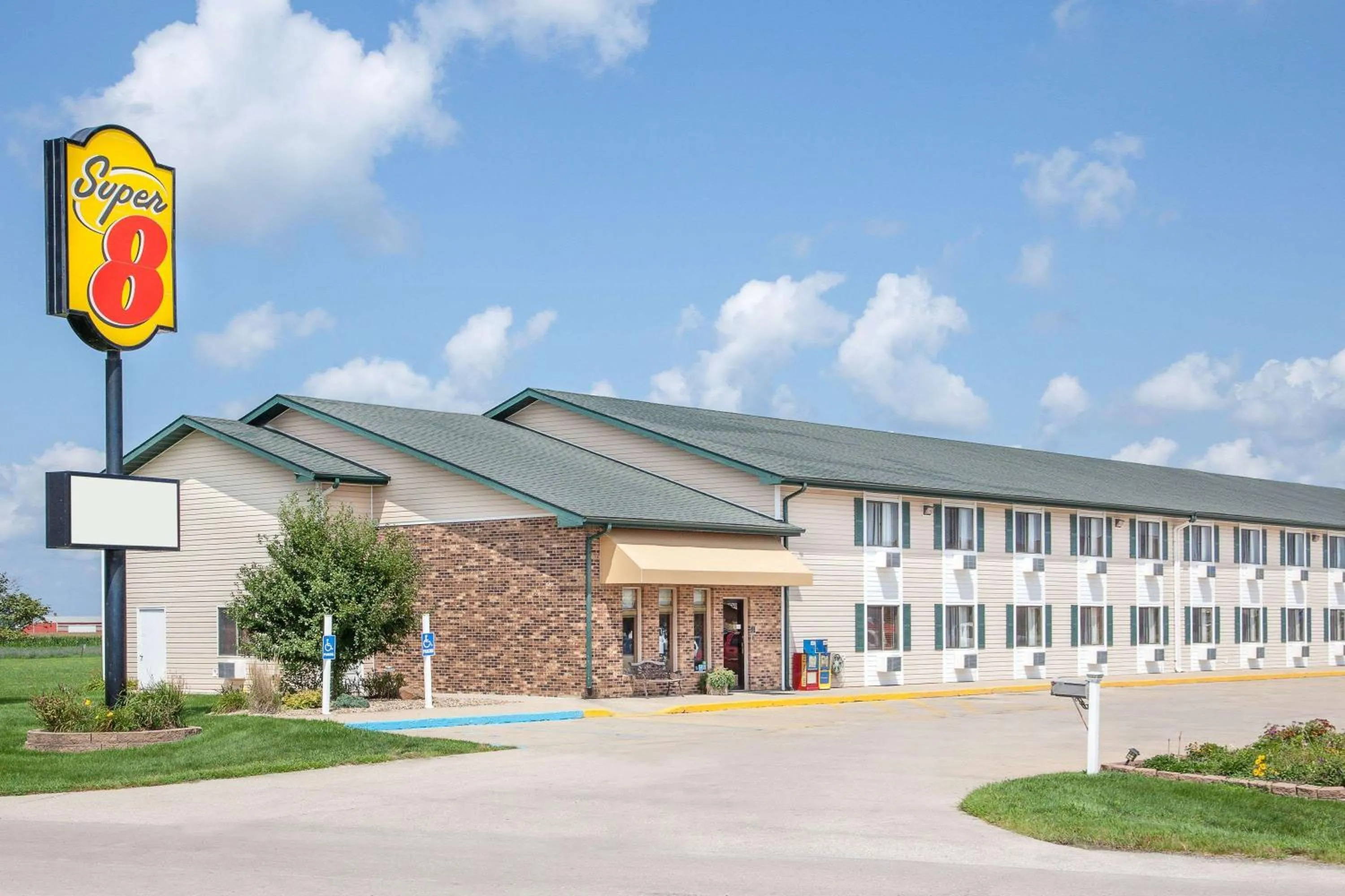 Property building in Super 8 by Wyndham Mt Pleasant