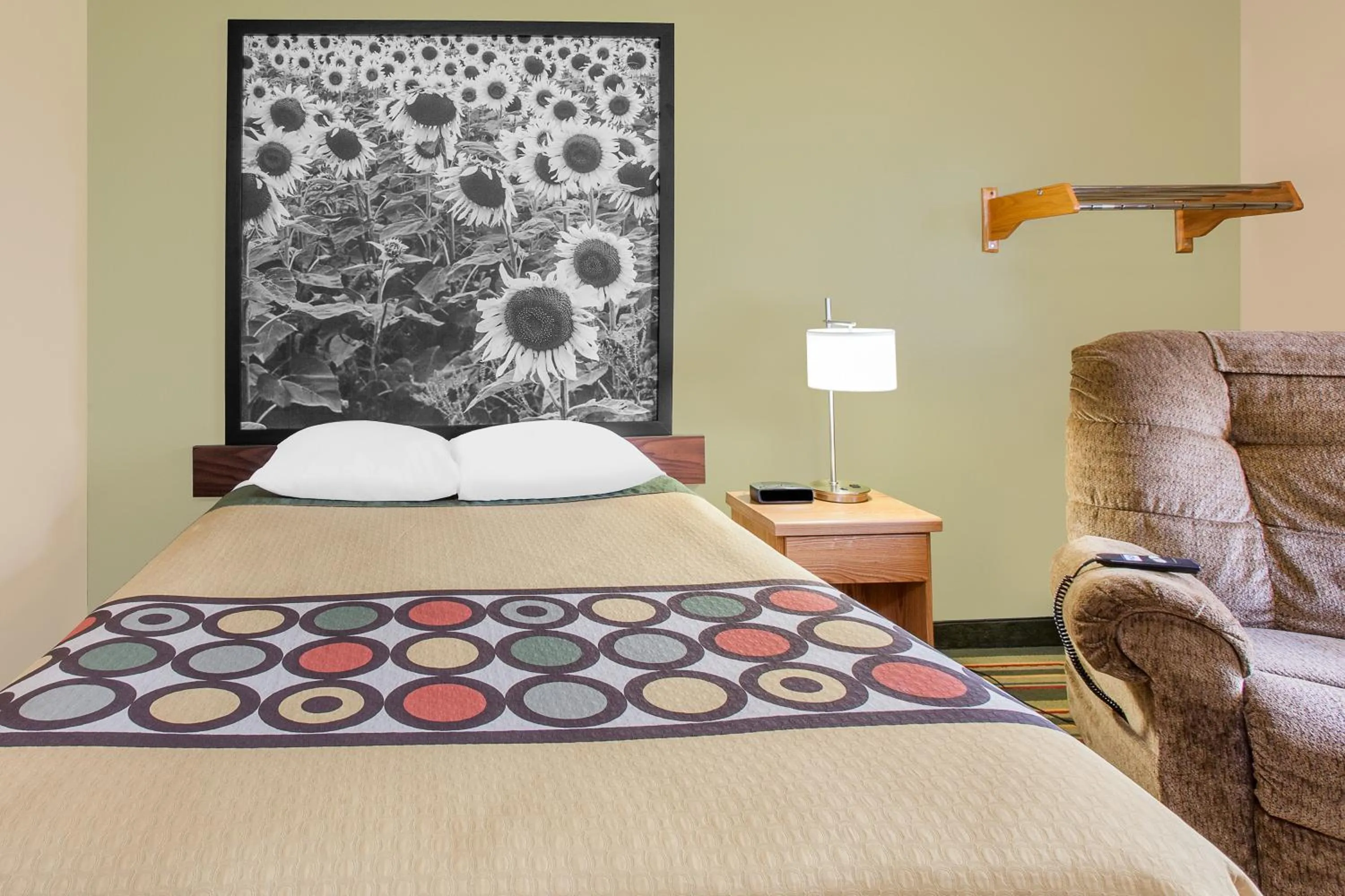 Bed in Super 8 by Wyndham Mt Pleasant