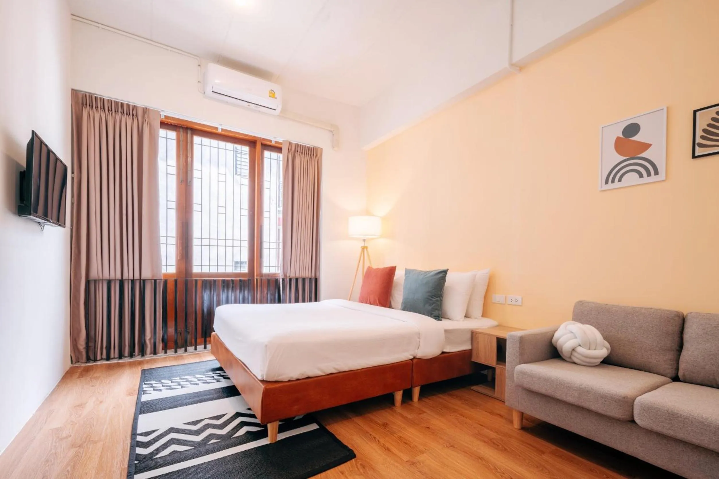 Photo of the whole room, Bed in House Of PaPa Bangkok Siam