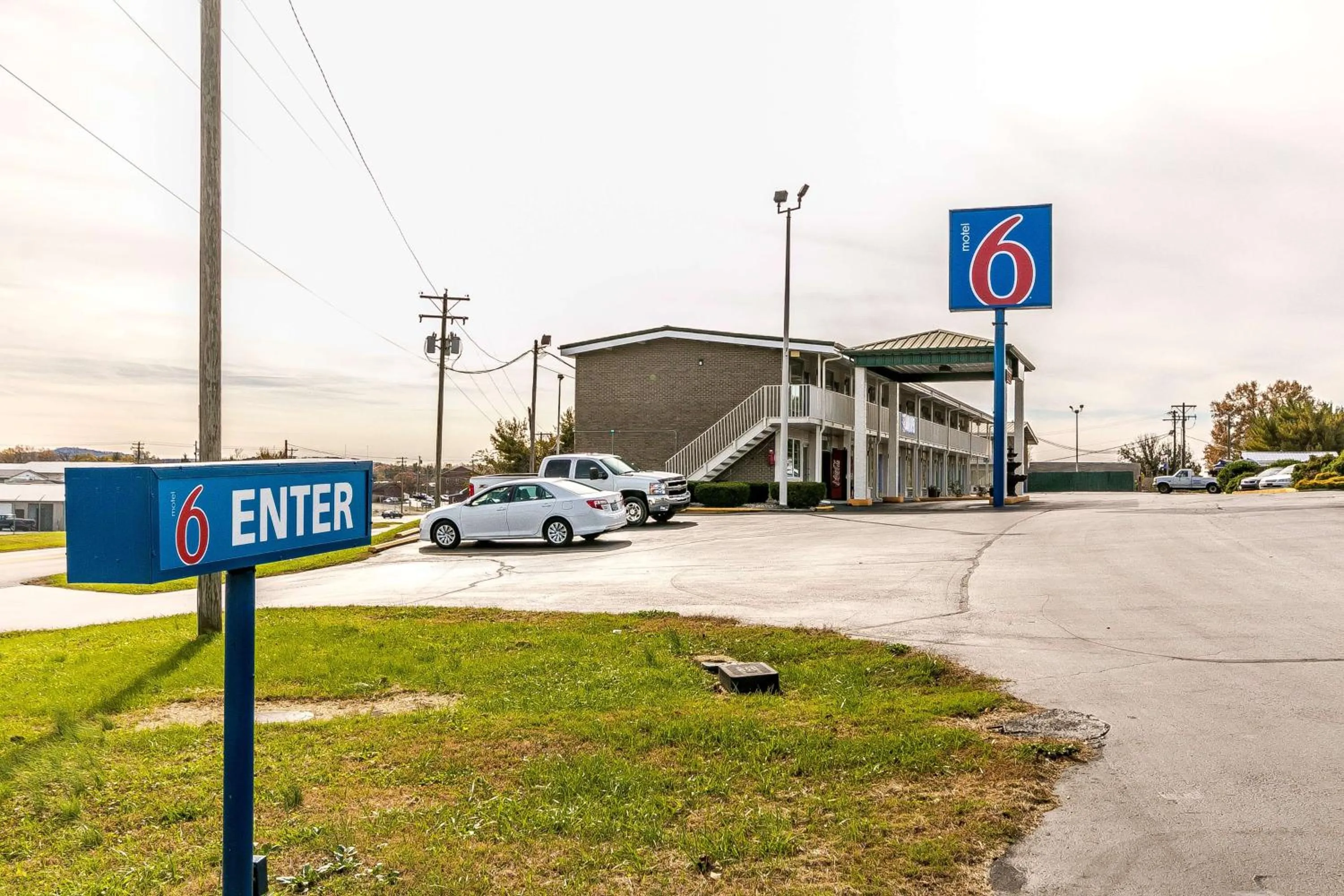 Property building in Motel 6-Somerset, KY