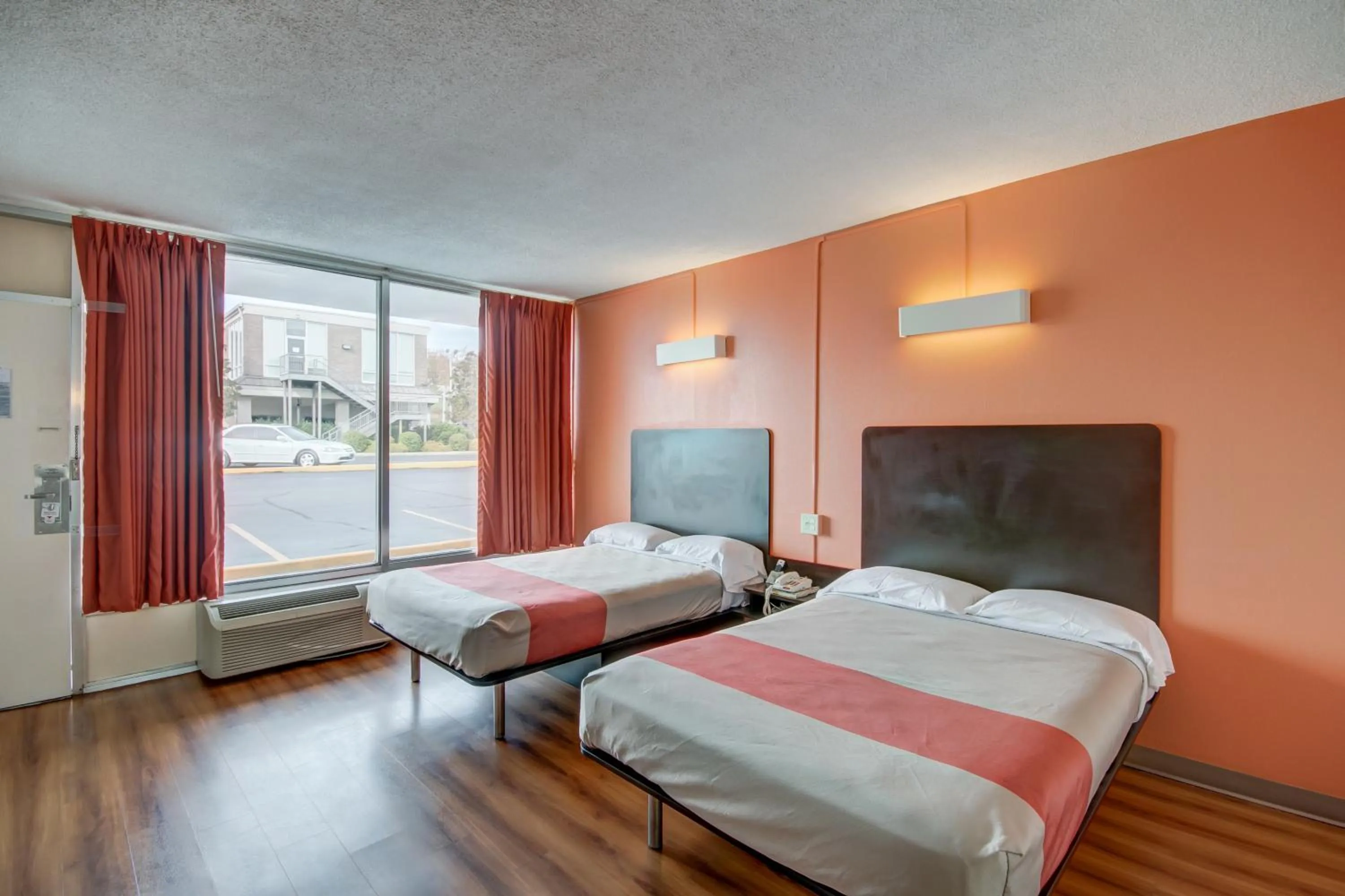 Bedroom, Bed in Motel 6-Somerset, KY