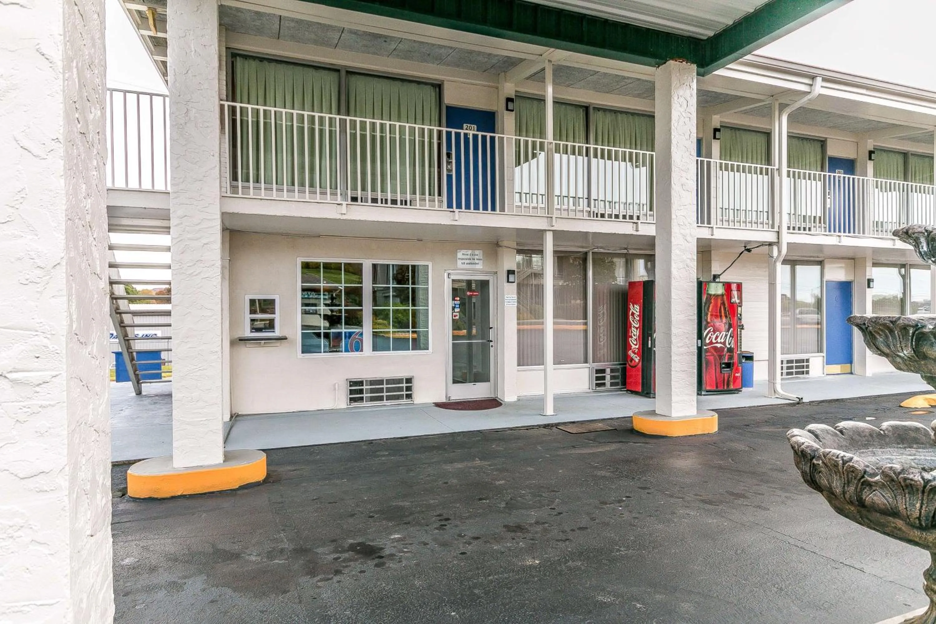 Property building in Motel 6-Somerset, KY