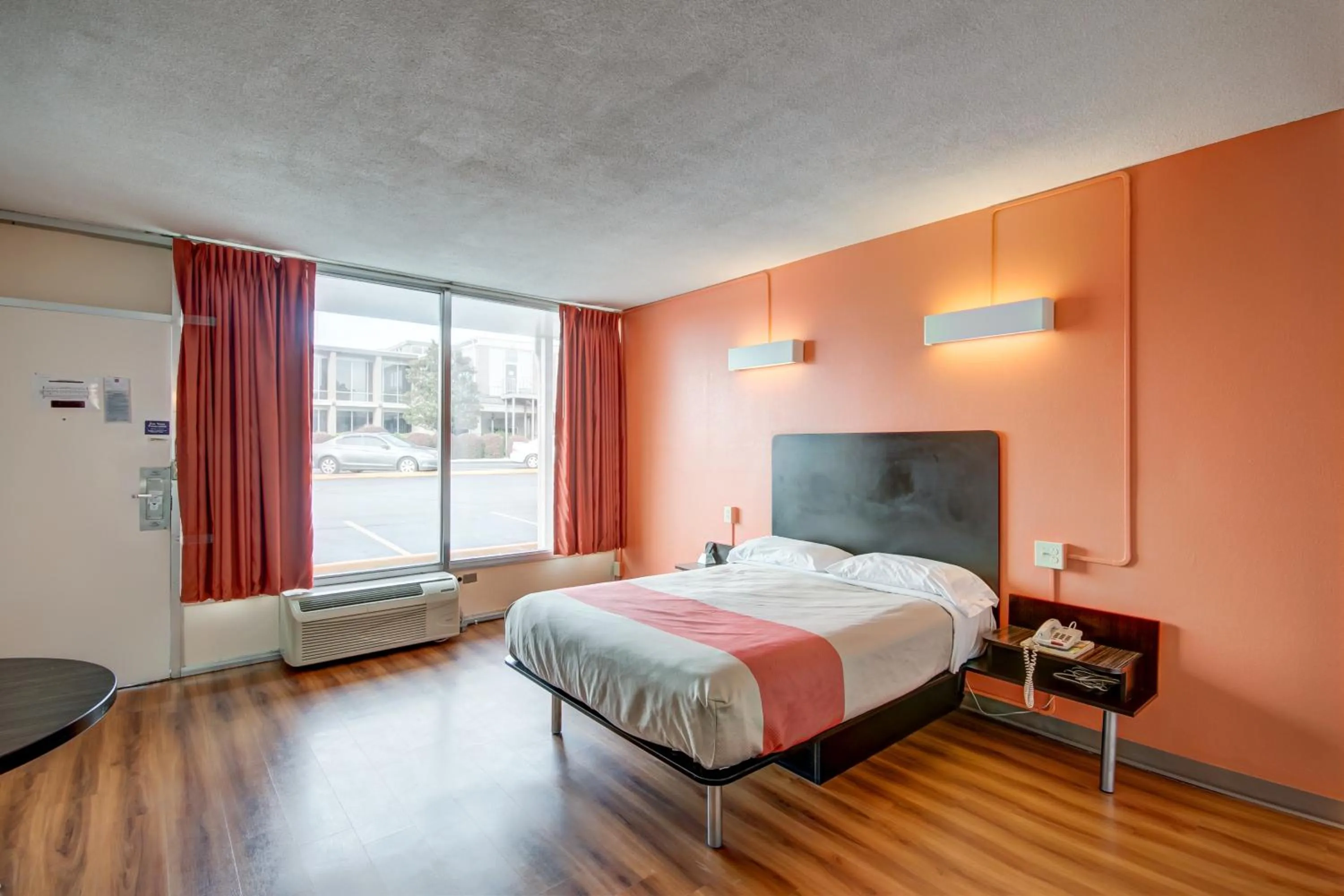 Bedroom, Bed in Motel 6-Somerset, KY