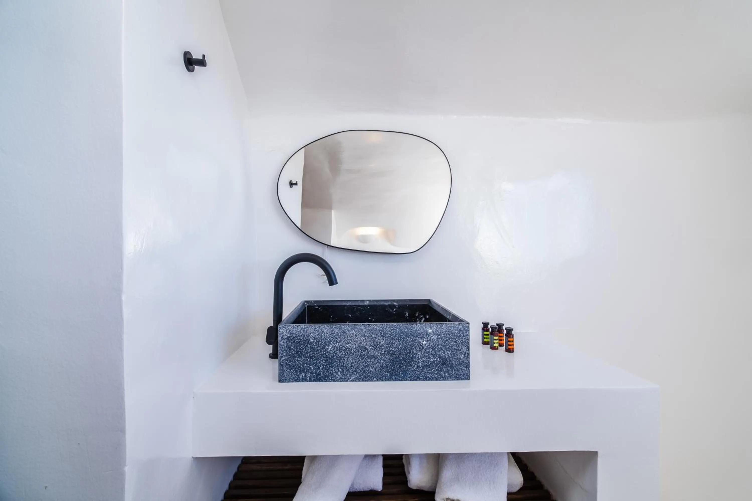 Bathroom in Phaos 1870, A restored Winery