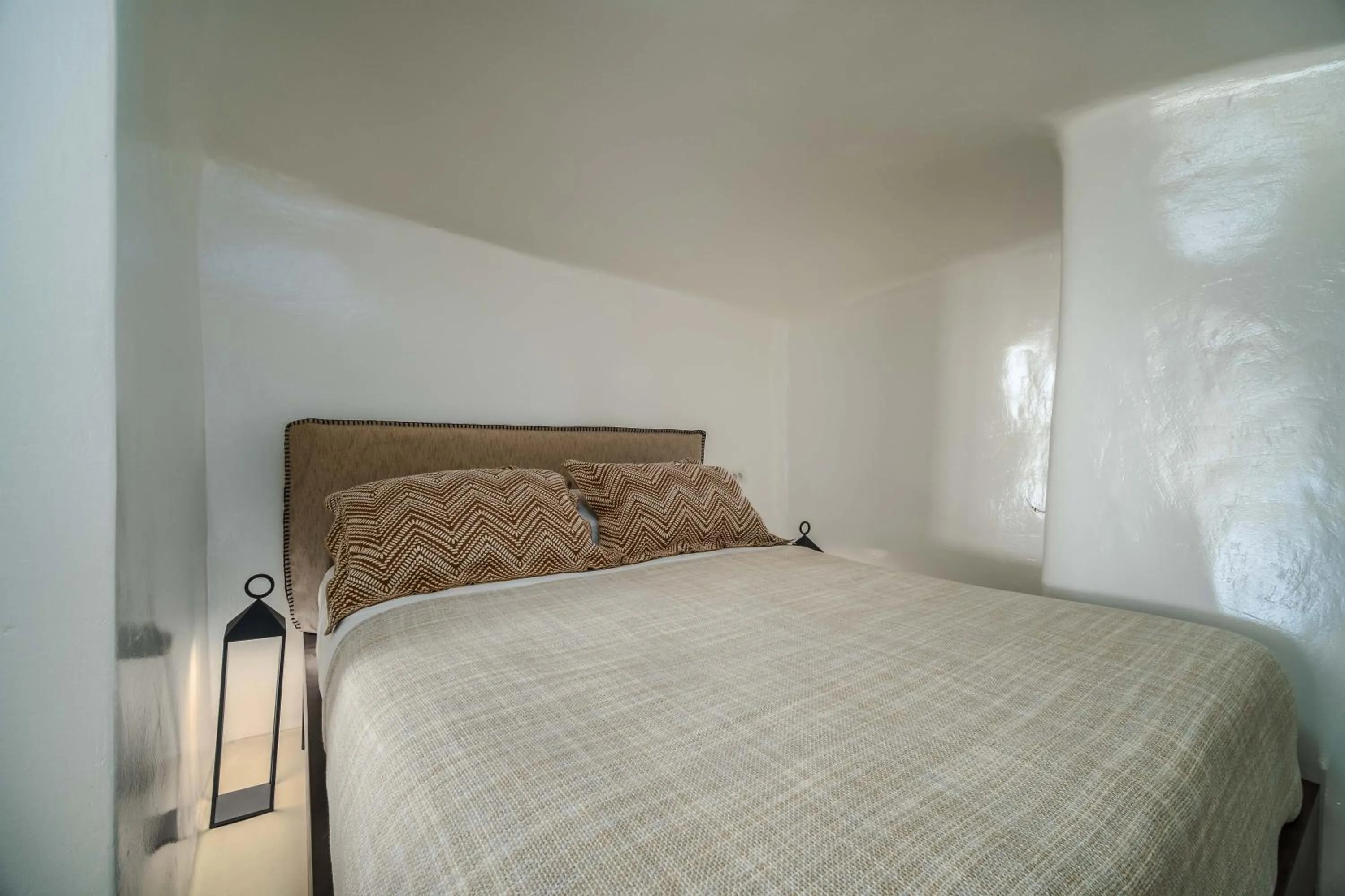 Bed in Phaos 1870, A restored Winery