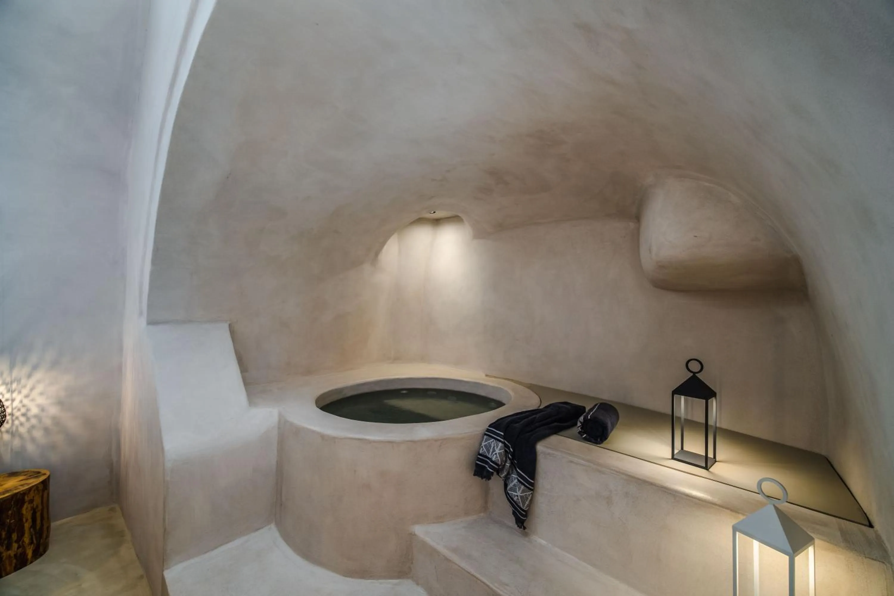 Hot Tub in Phaos 1870, A restored Winery