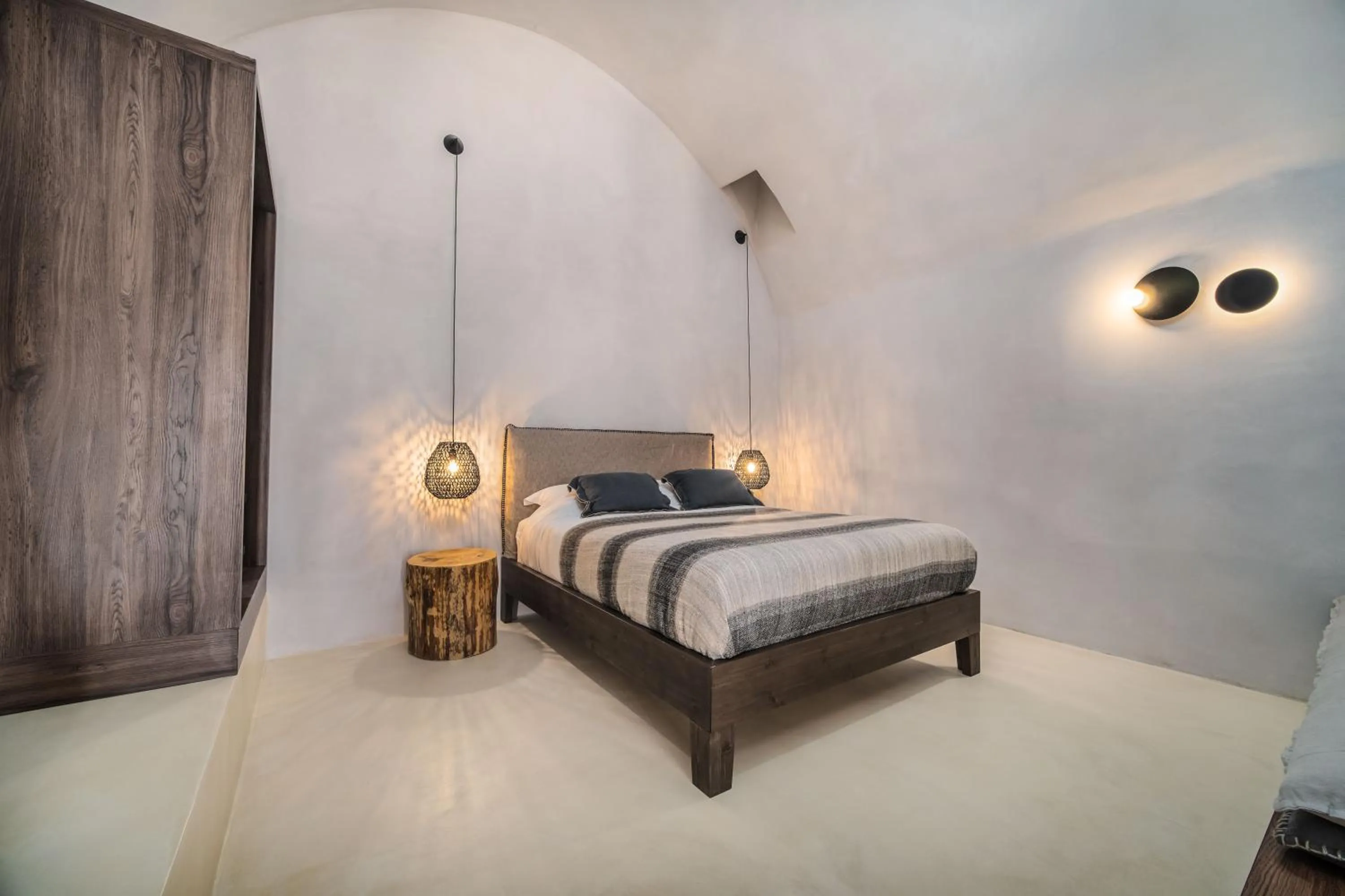 Bed in Phaos 1870, A restored Winery