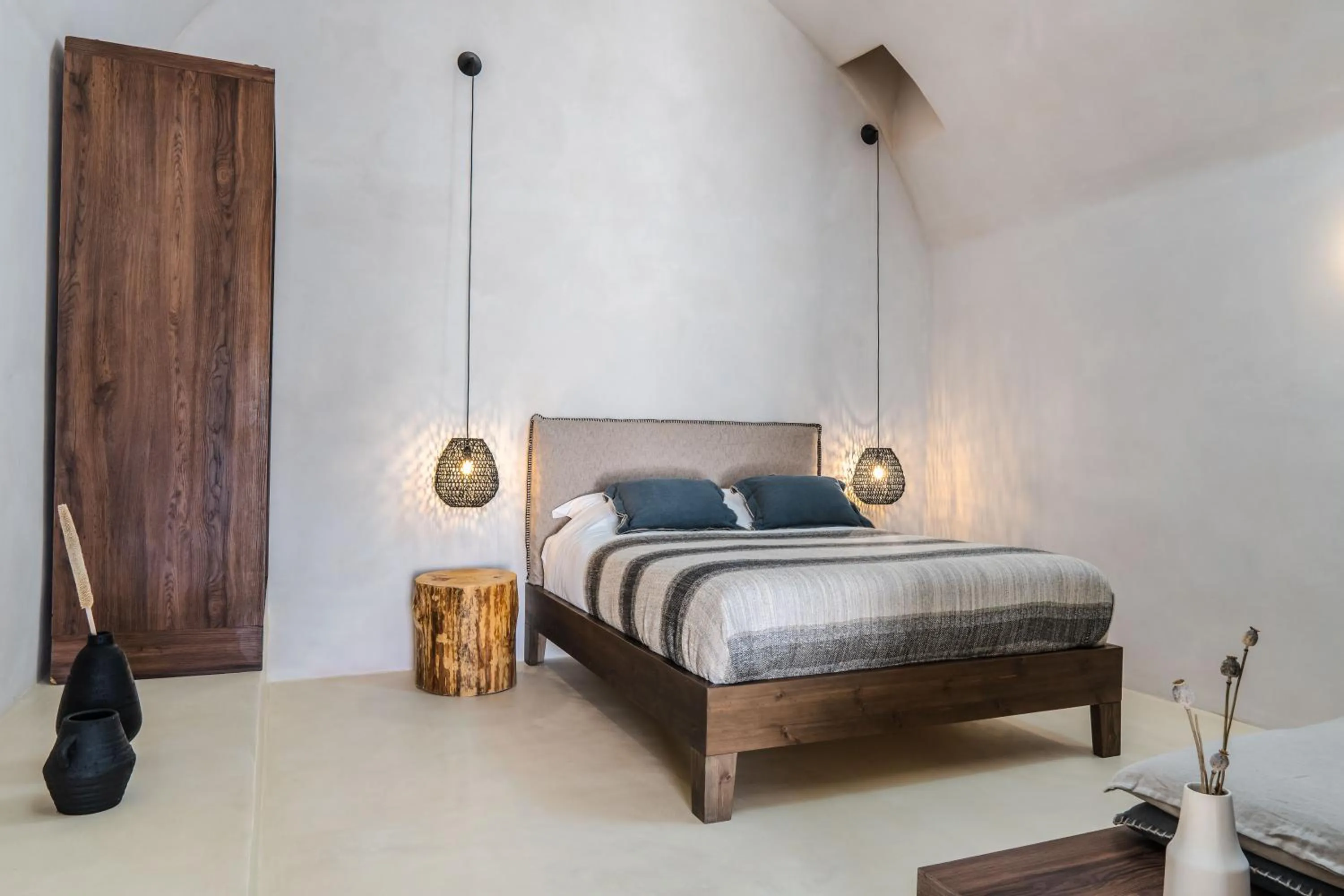 Bed in Phaos 1870, A restored Winery