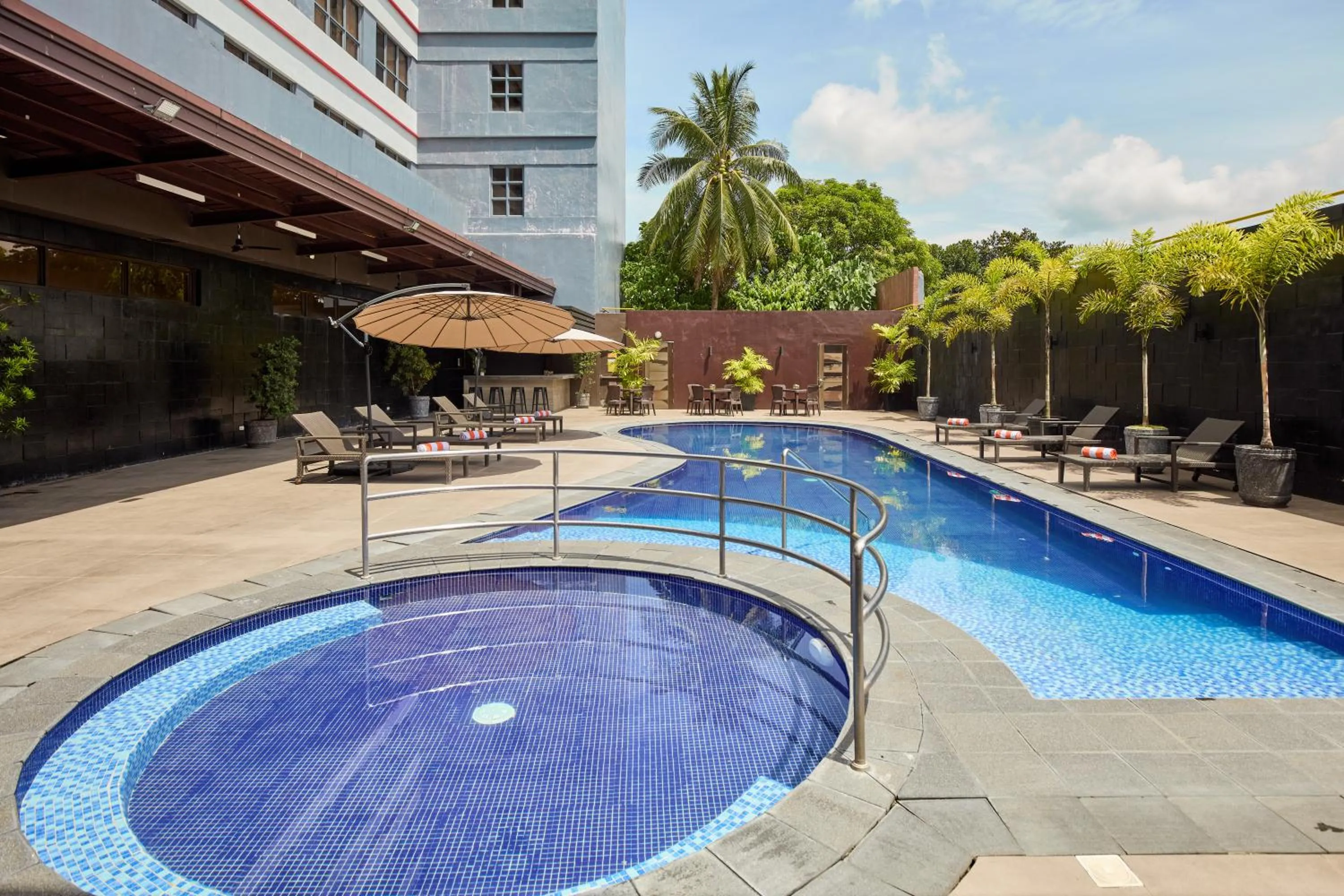 Swimming pool in Summit Hotel Tacloban