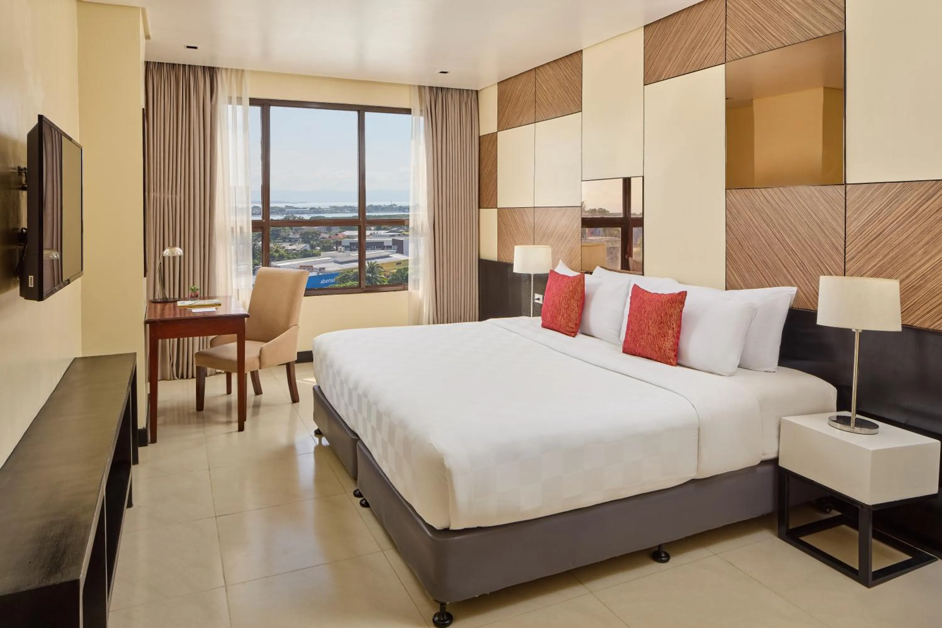 Bed in Summit Hotel Tacloban