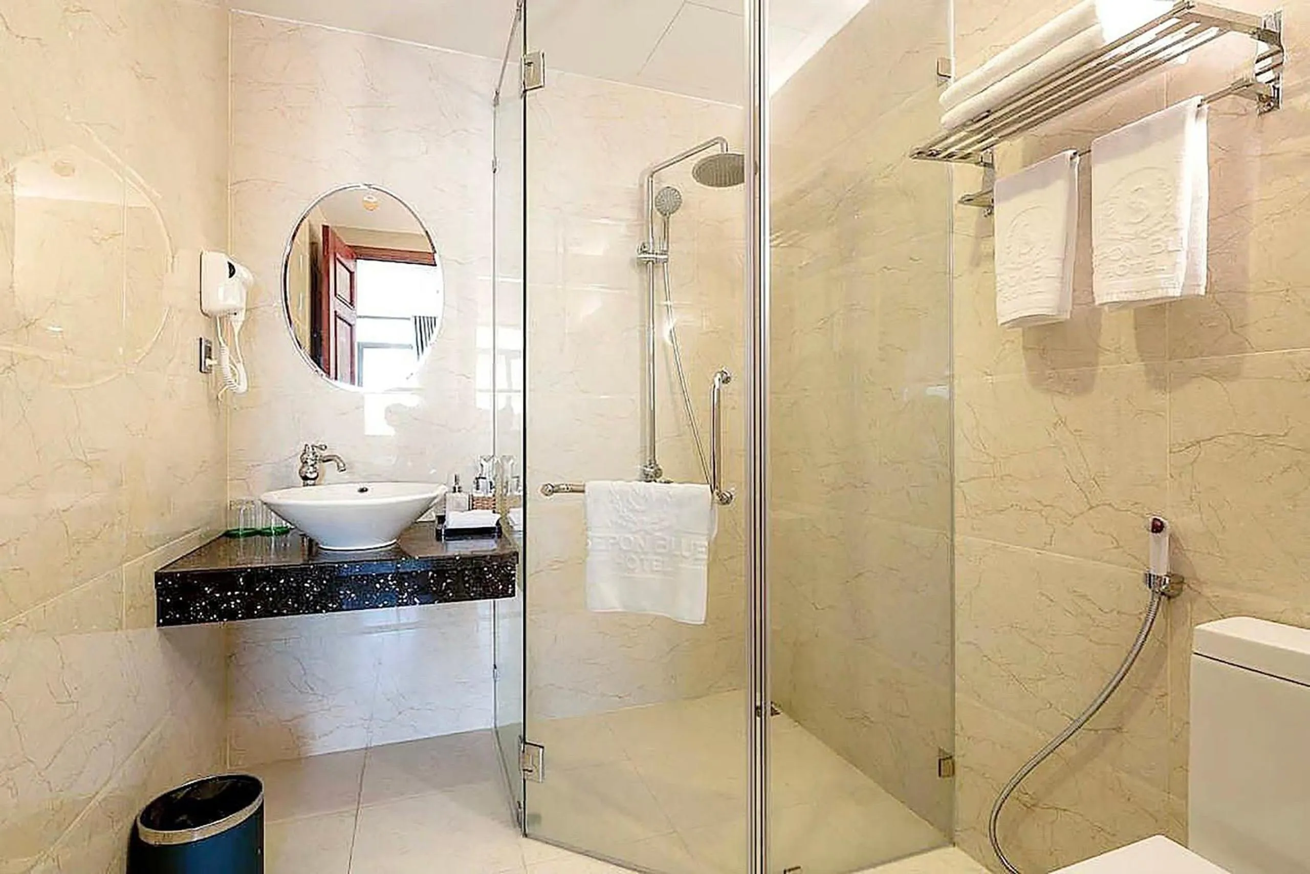 Shower in Sepon Blue Hotel