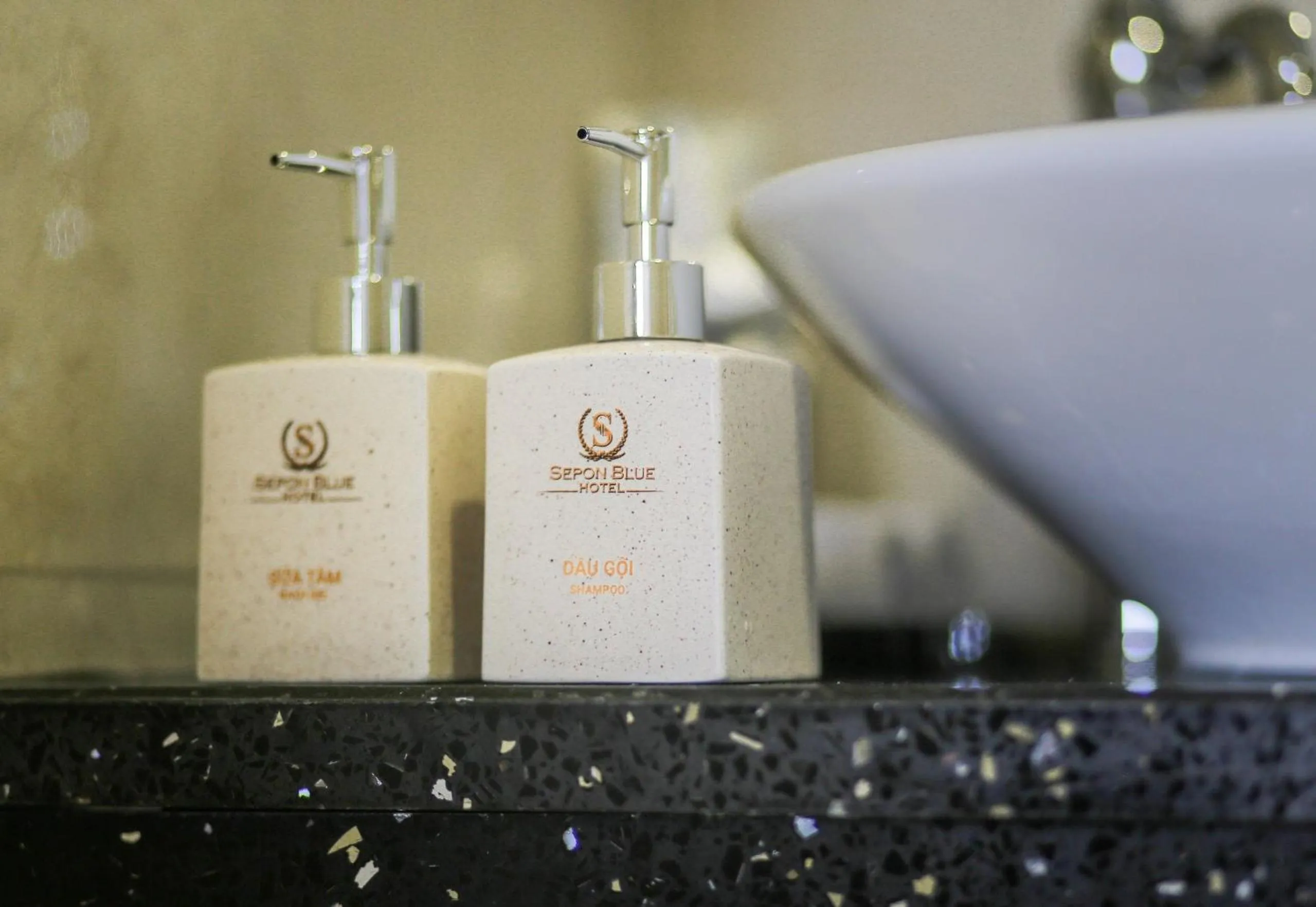 Shower in Sepon Blue Hotel