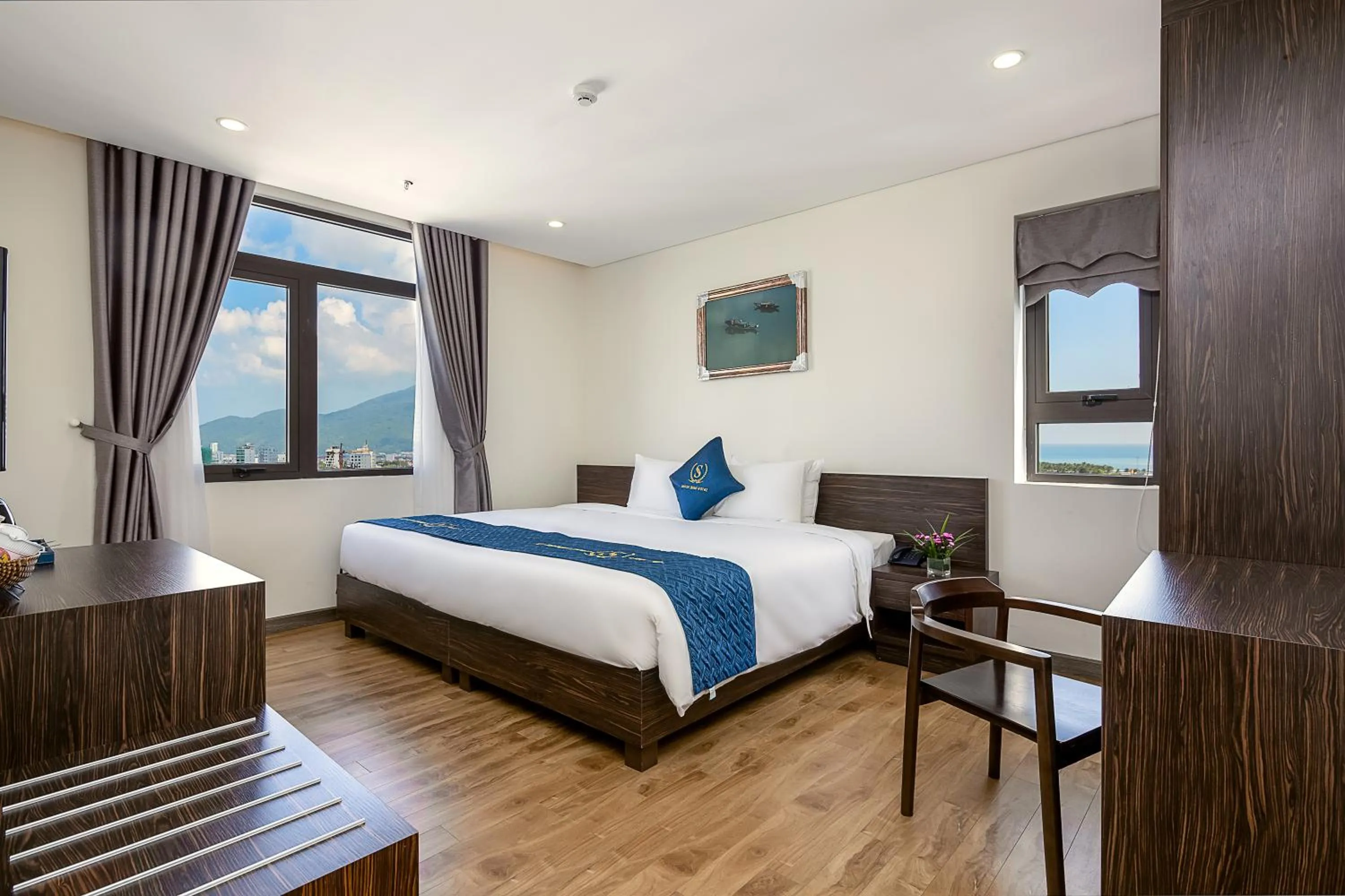 Toilet, Bed in Sepon Blue Hotel