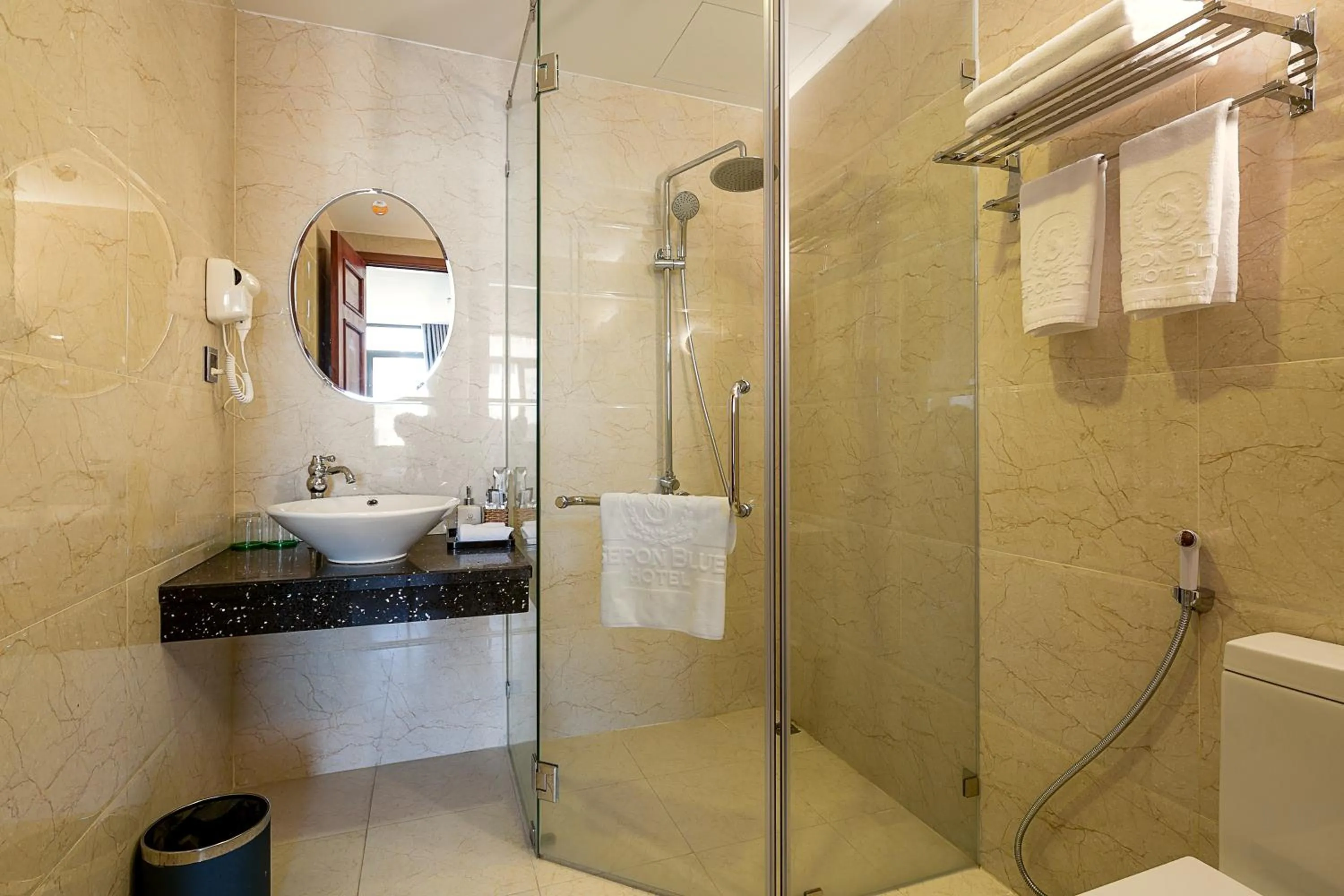 Shower in Sepon Blue Hotel