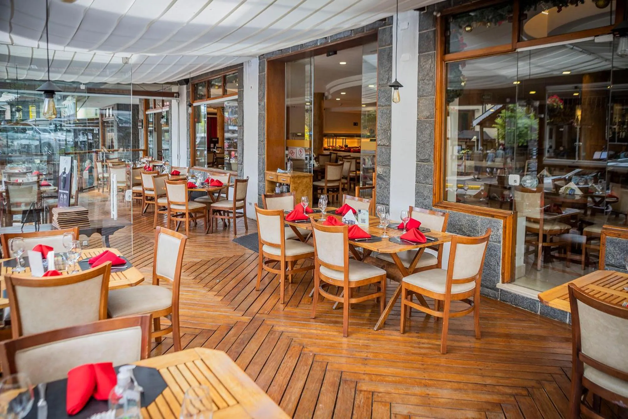 Restaurant/places to eat in Hotel Estoril