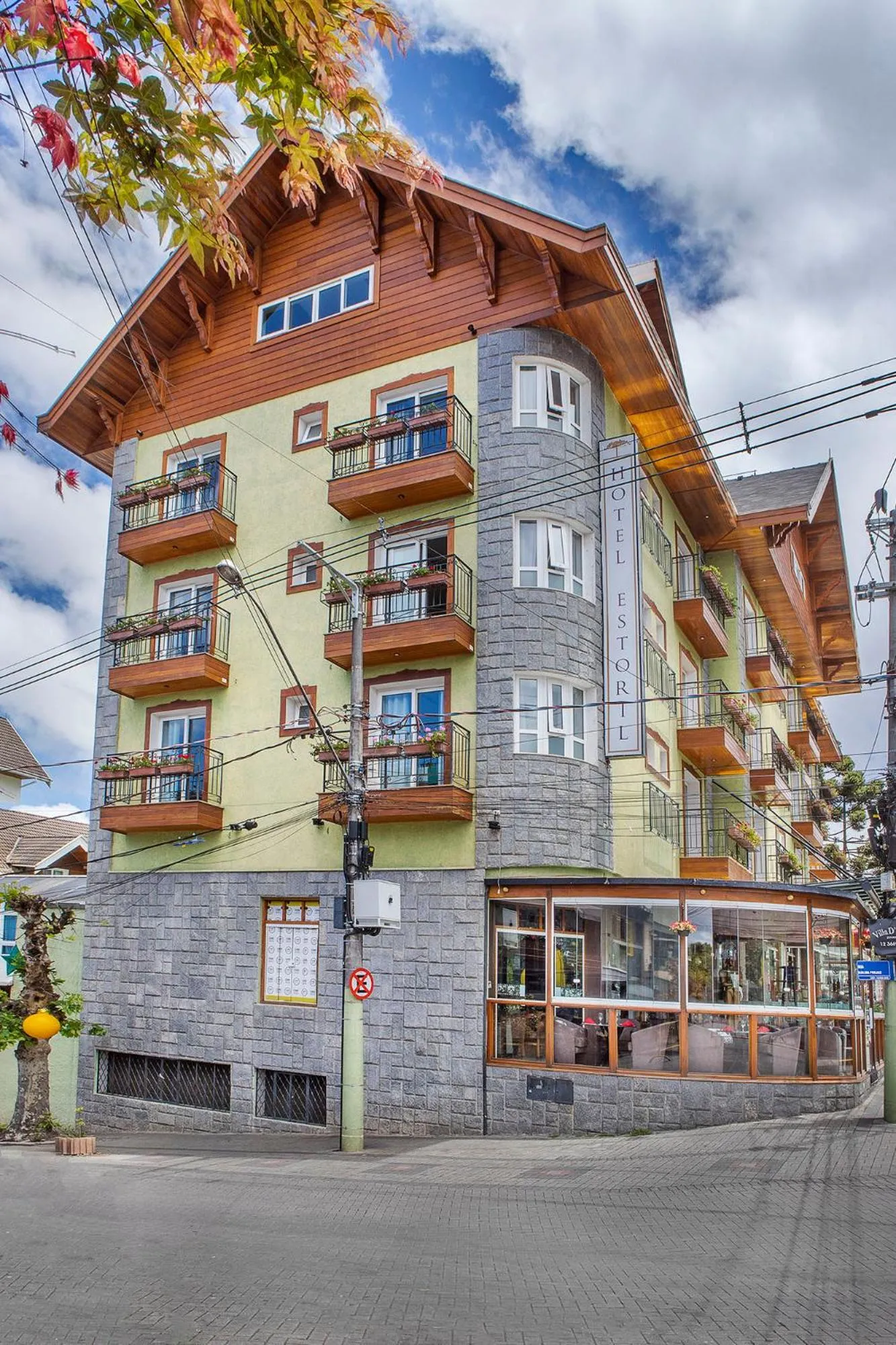 Facade/entrance in Hotel Estoril