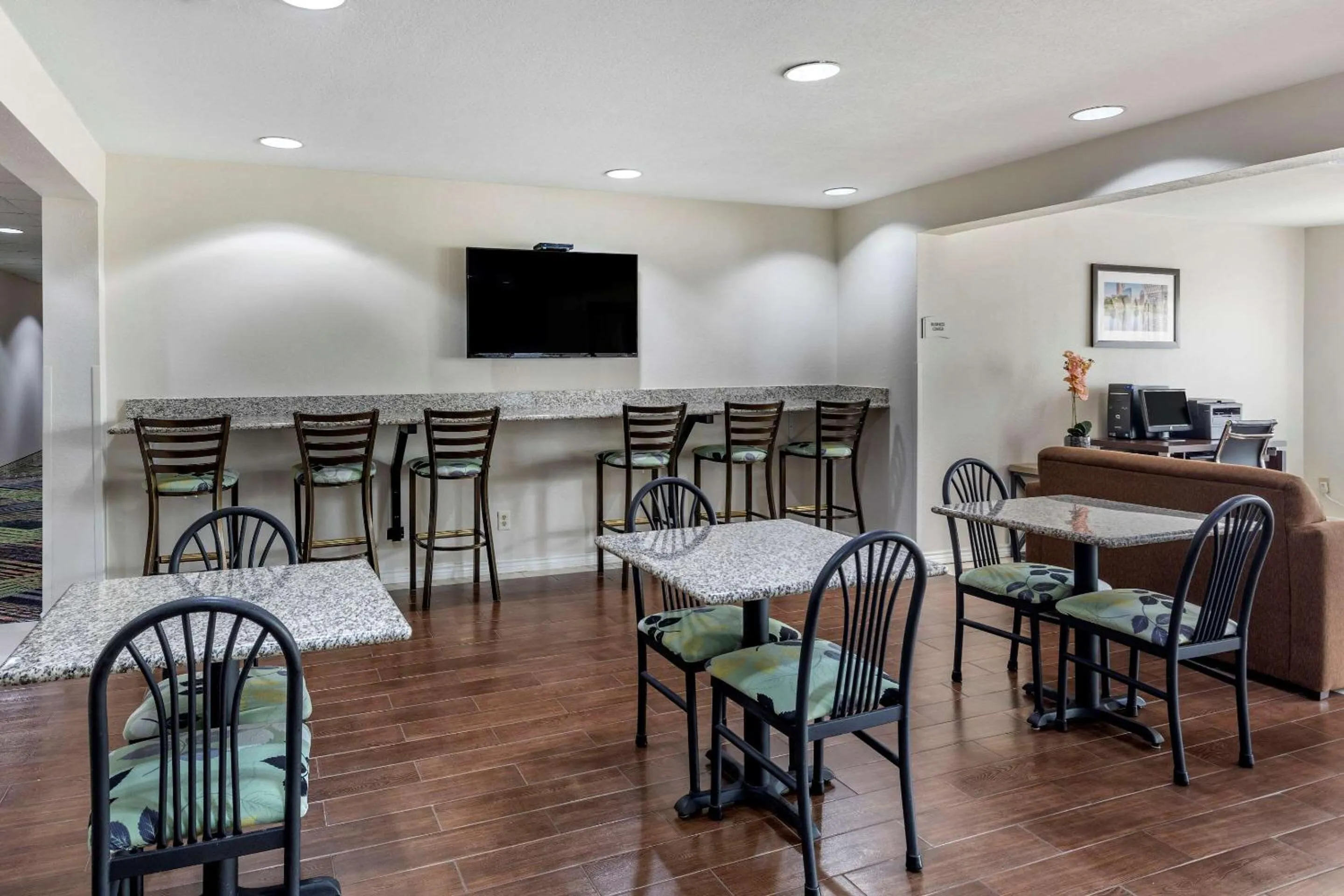 Restaurant/places to eat in Quality Inn & Suites Longview I-20