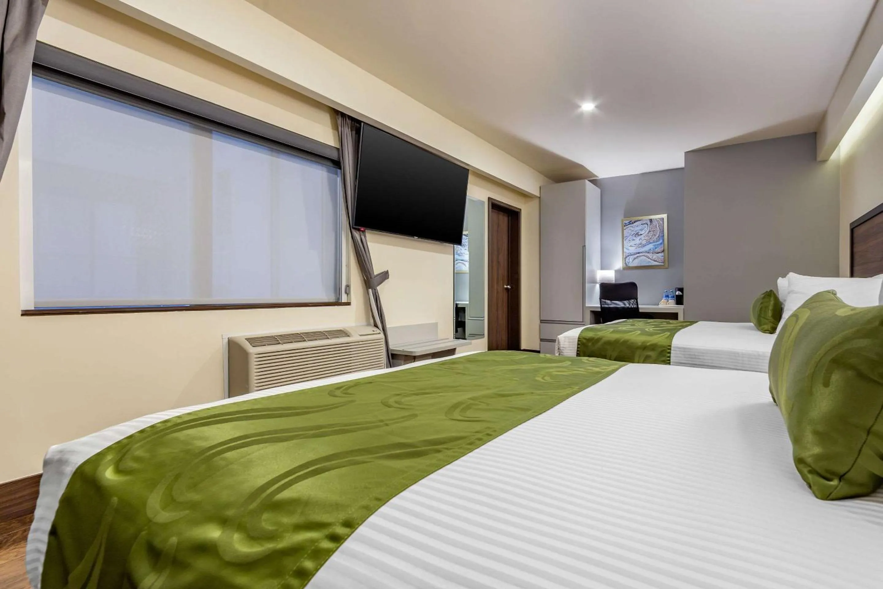 Bedroom in Hotel Chihuahua San Francisco