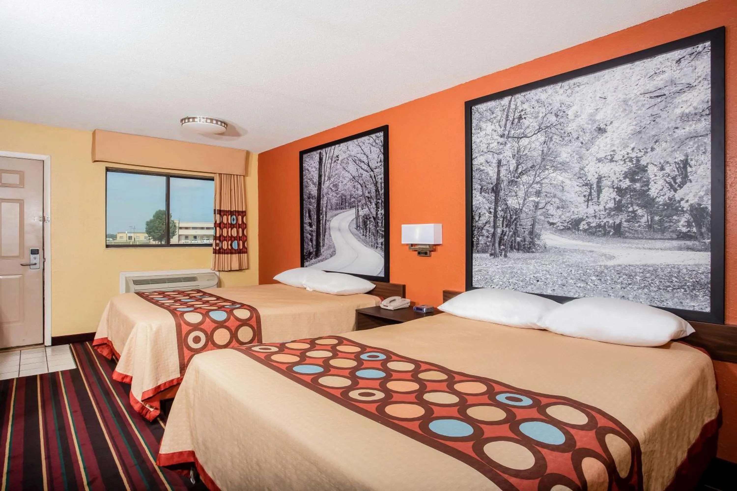 Photo of the whole room, Bed in Super 8 by Wyndham Crawfordsville