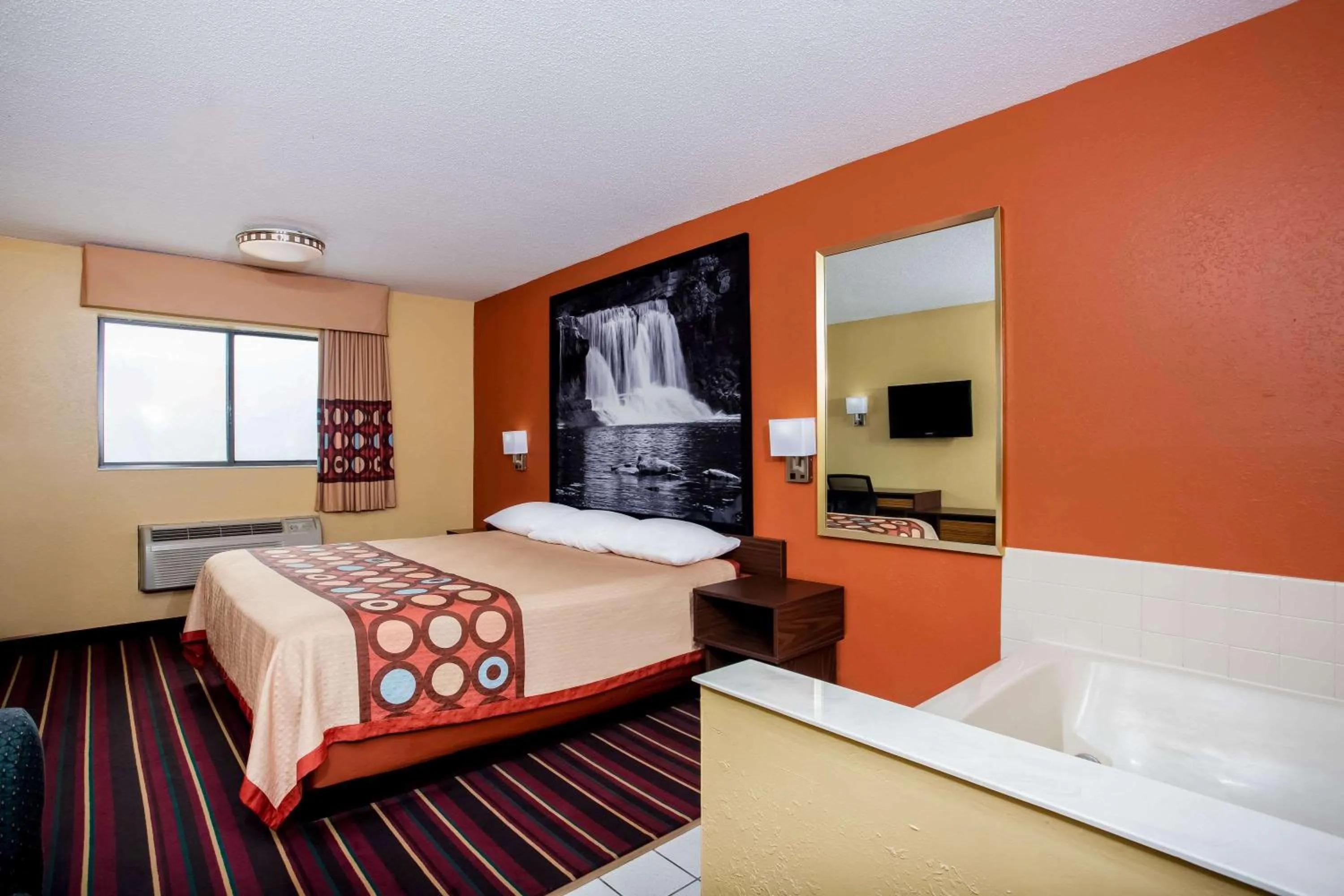 Photo of the whole room, Bed in Super 8 by Wyndham Crawfordsville