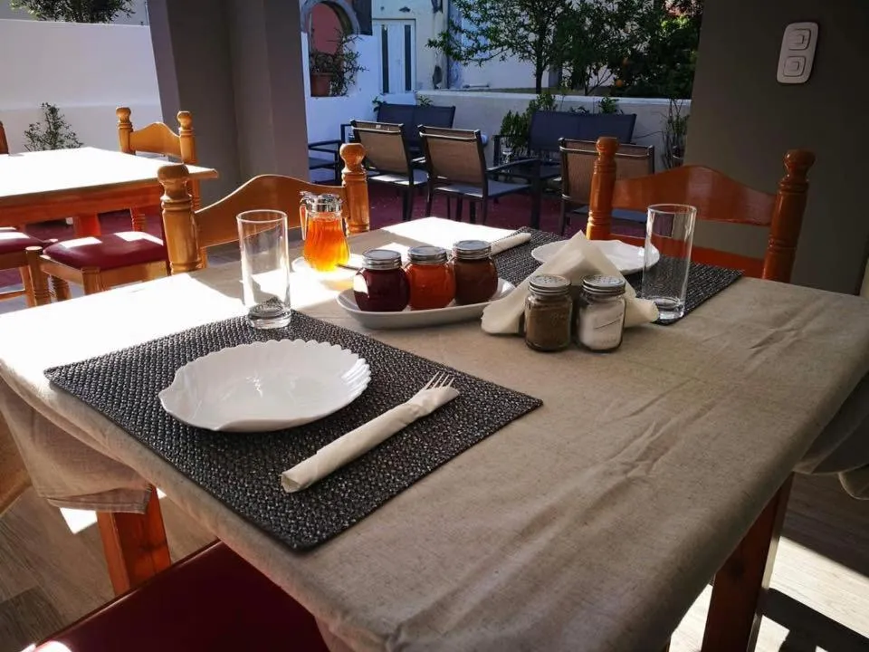 Restaurant/places to eat in Platoni Elite Villas