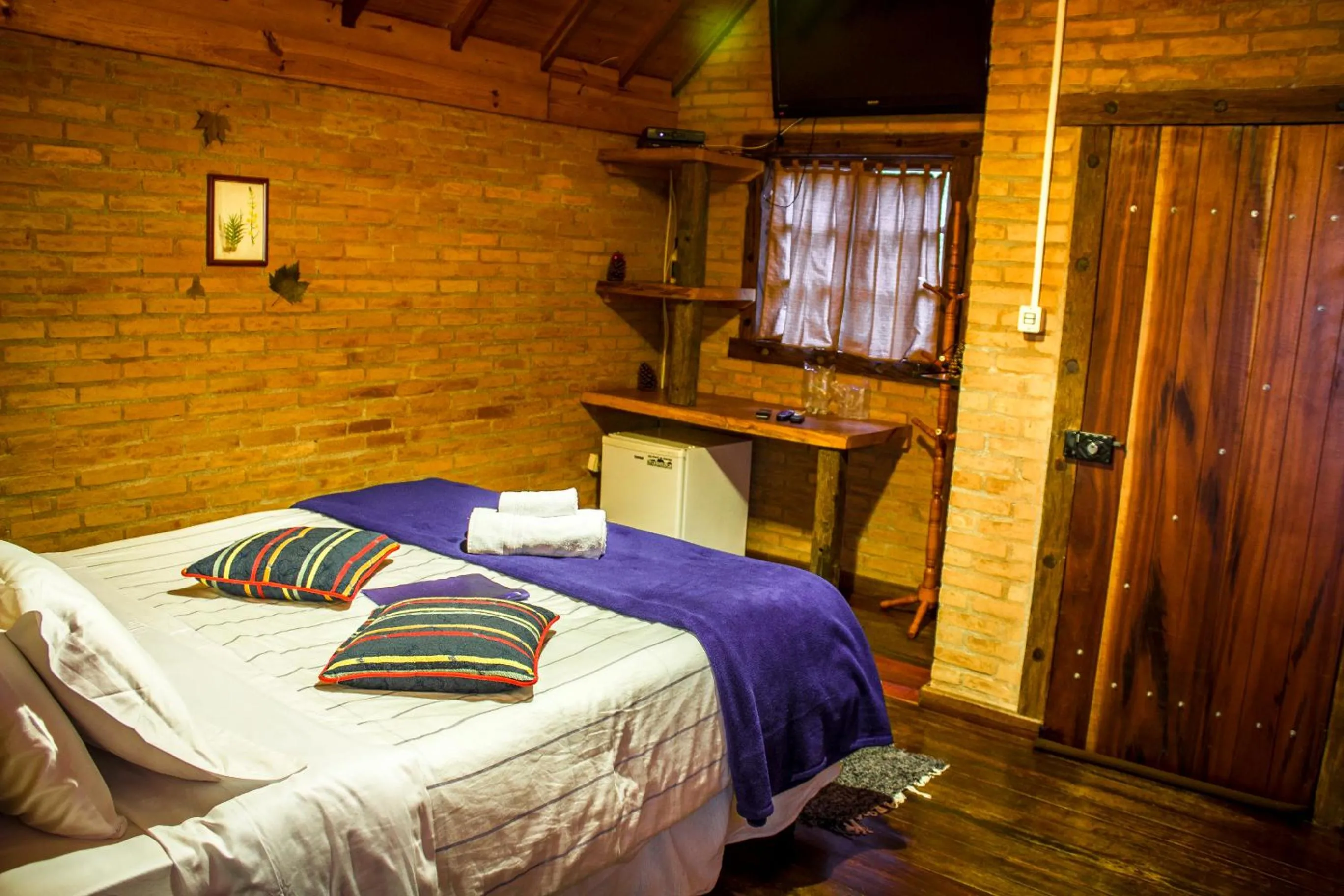 Toilet, Bed in Pousada Canto da Lua