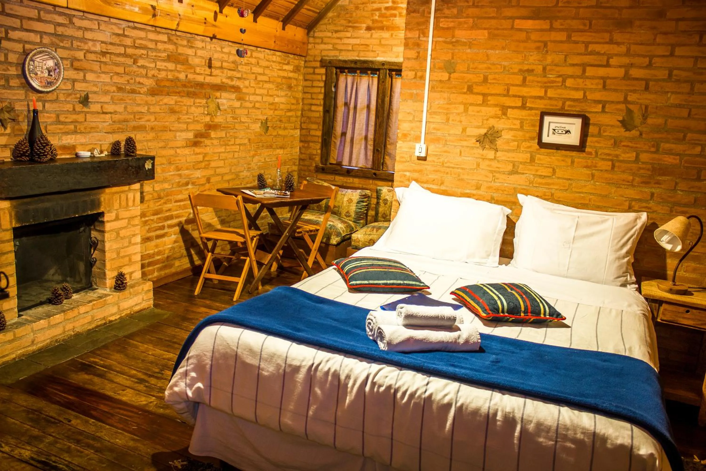Photo of the whole room, Bed in Pousada Canto da Lua