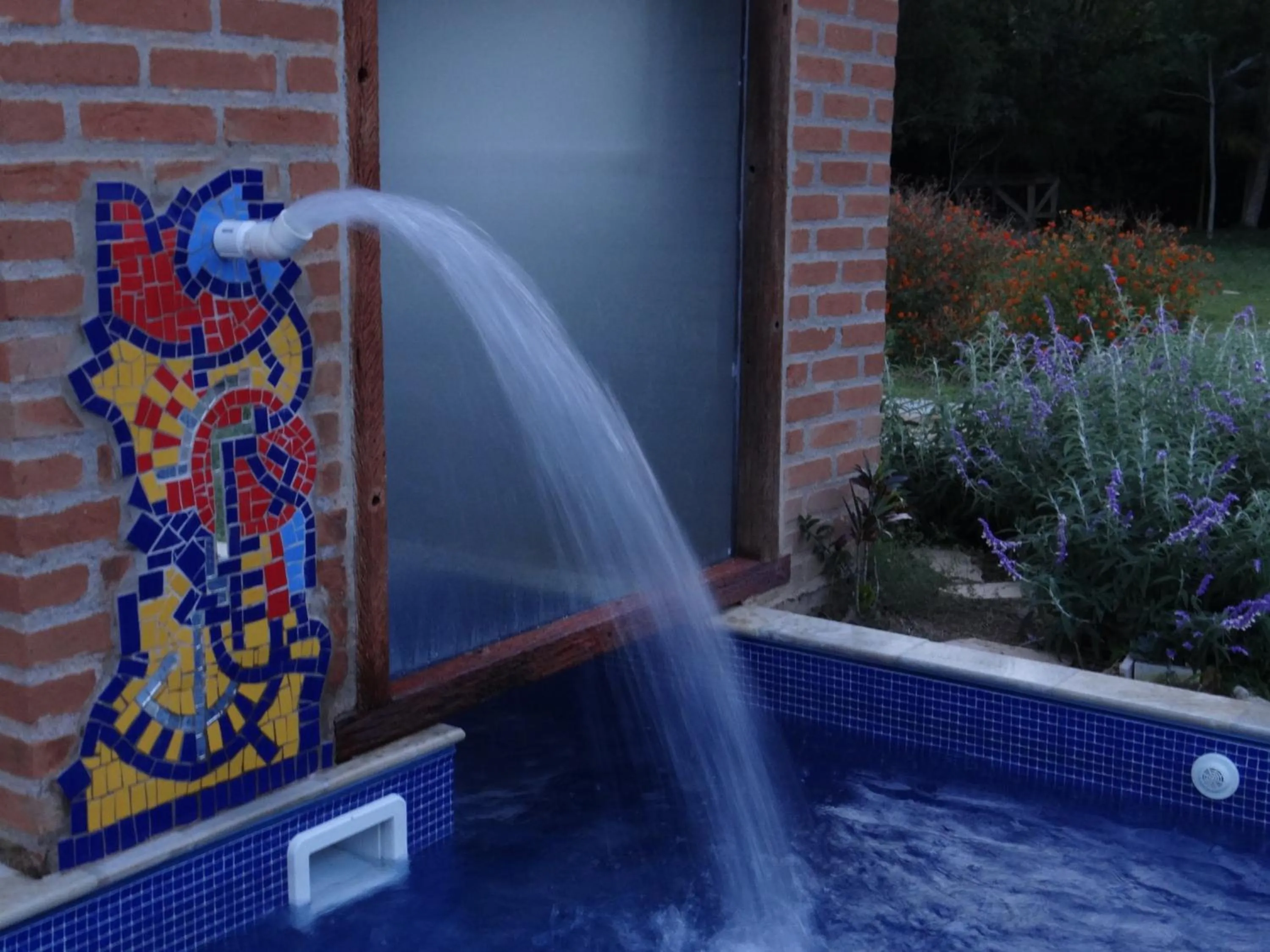 Swimming pool in Pousada Canto da Lua