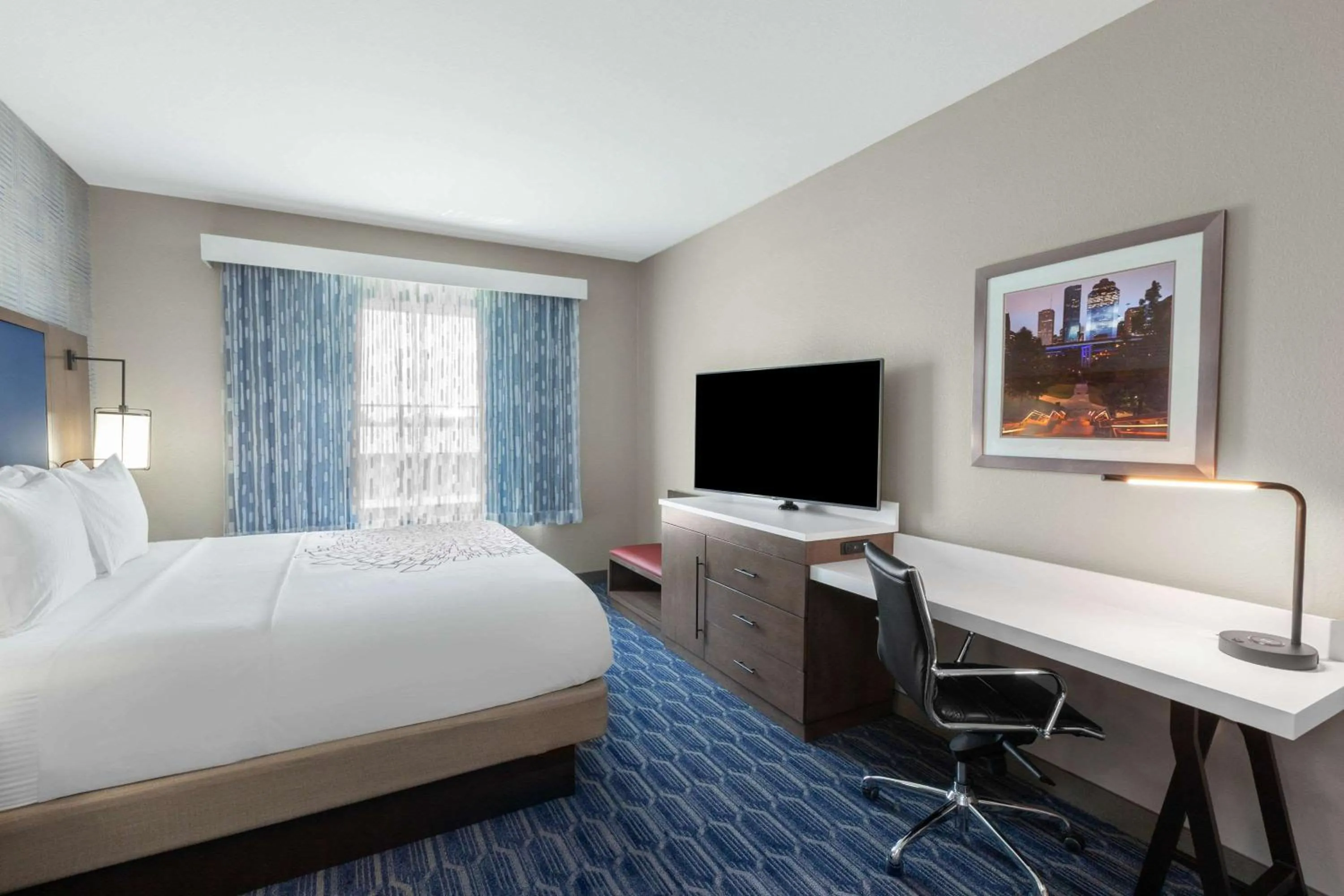 TV and multimedia, Bed in La Quinta by Wyndham Houston Channelview