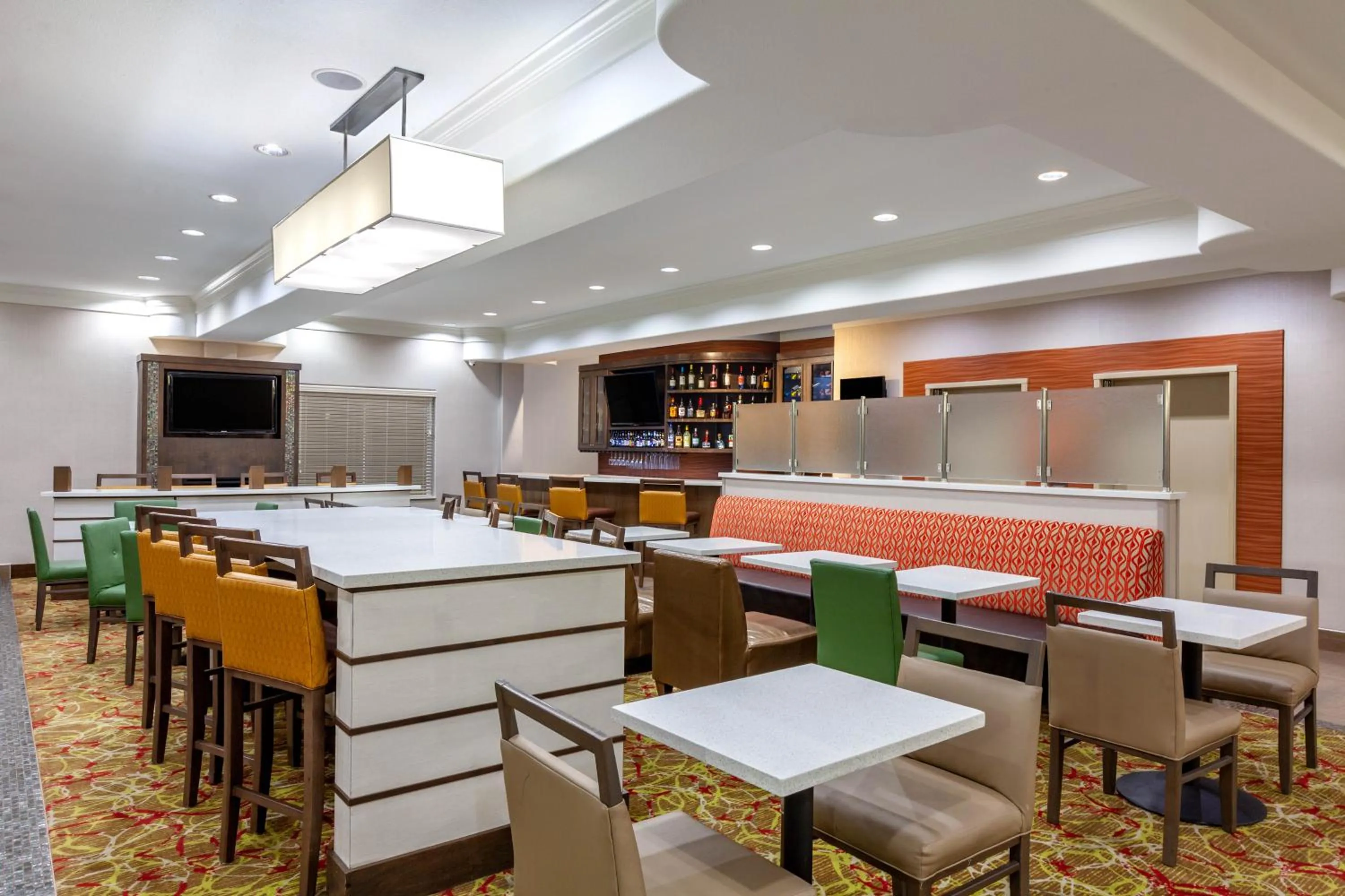 Lounge or bar in La Quinta by Wyndham Houston Channelview