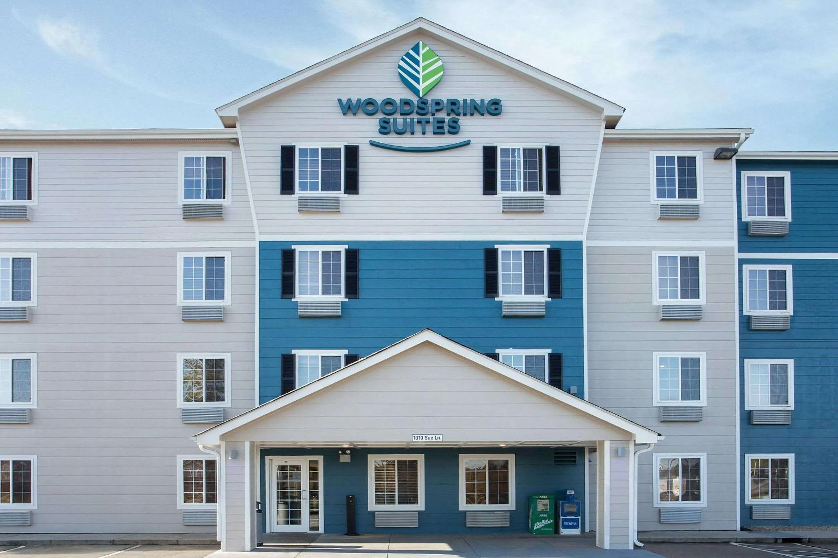 Property building in WoodSpring Suites Charlotte Shelby