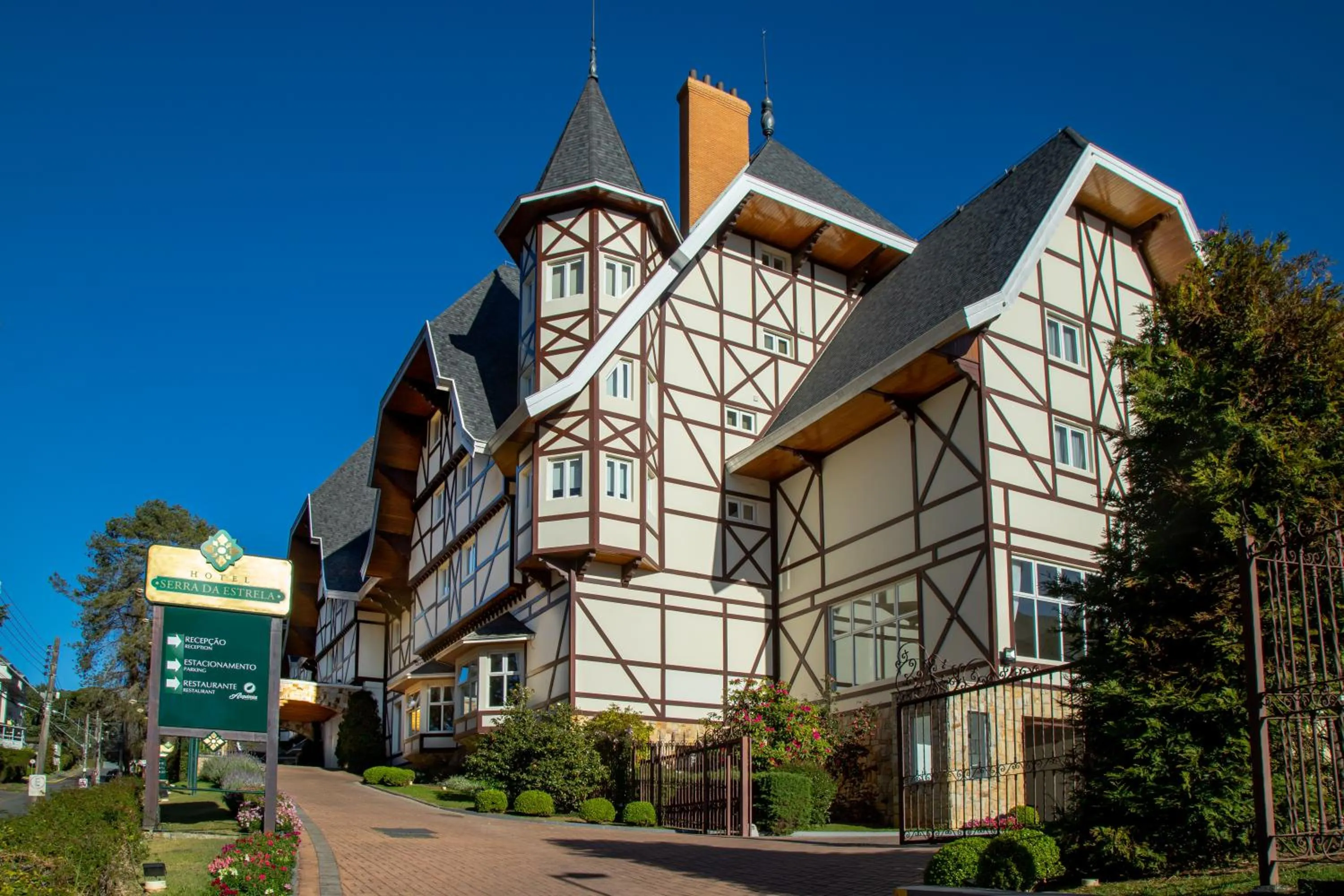 Property building in Hotel Serra da Estrela