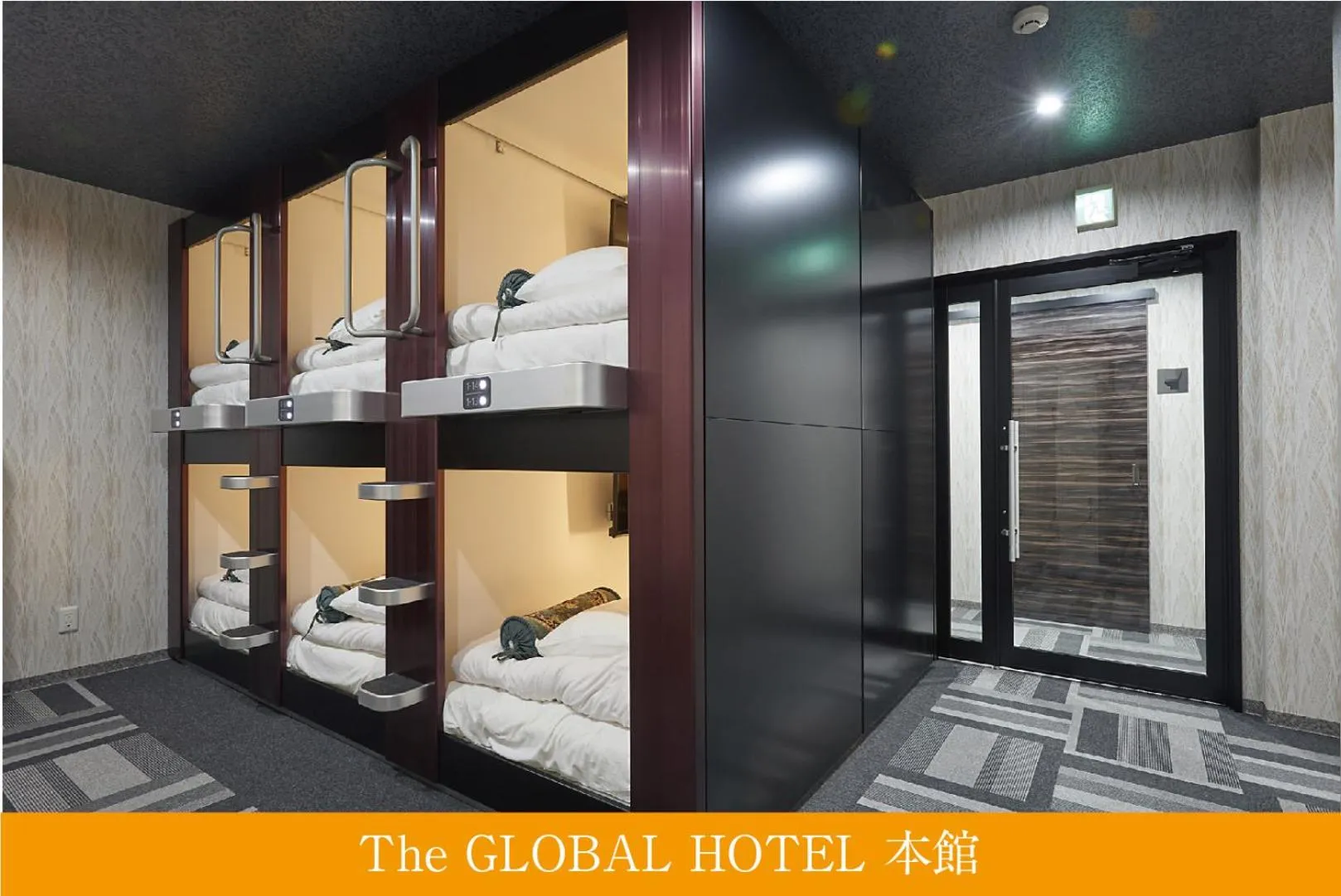 bunk bed in The Global Hotel Tokyo