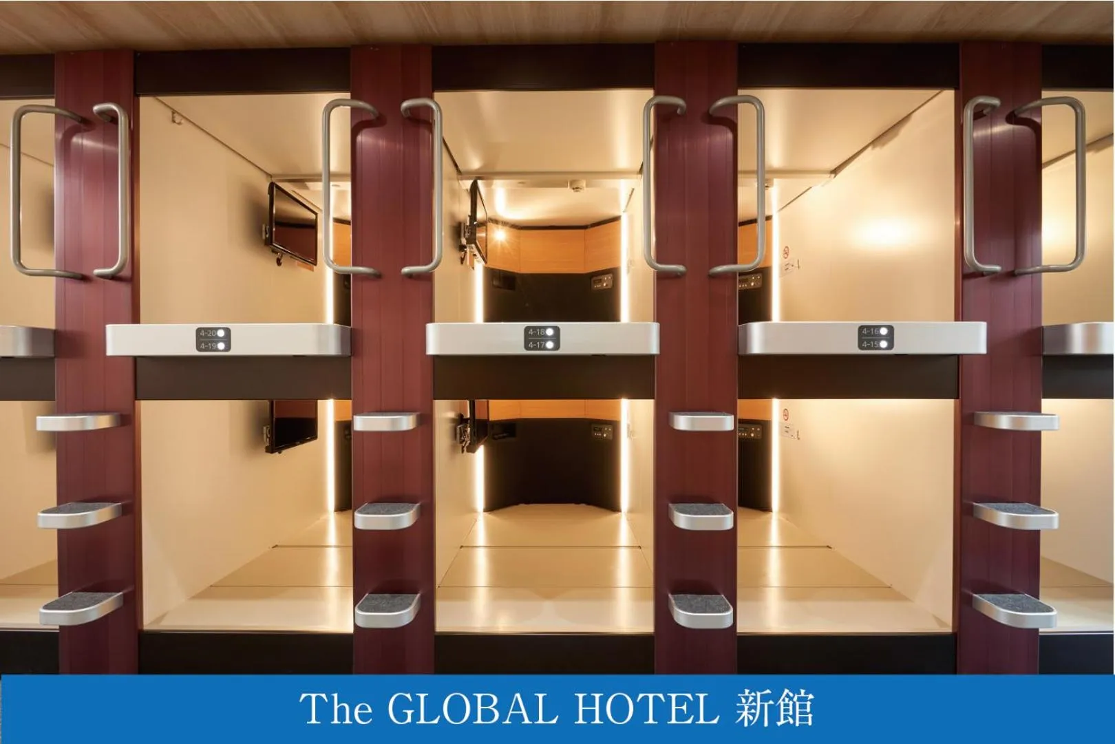 bunk bed in The Global Hotel Tokyo