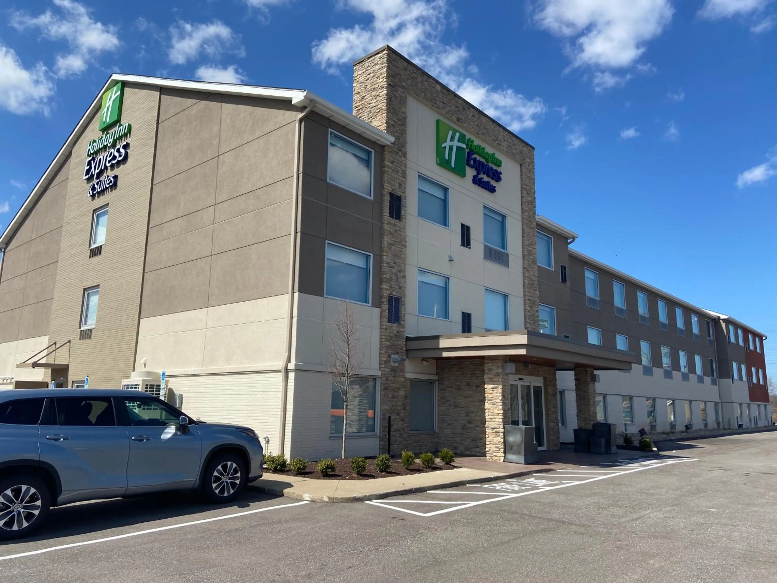 Property building in Holiday Inn Express & Suites Elyria by IHG