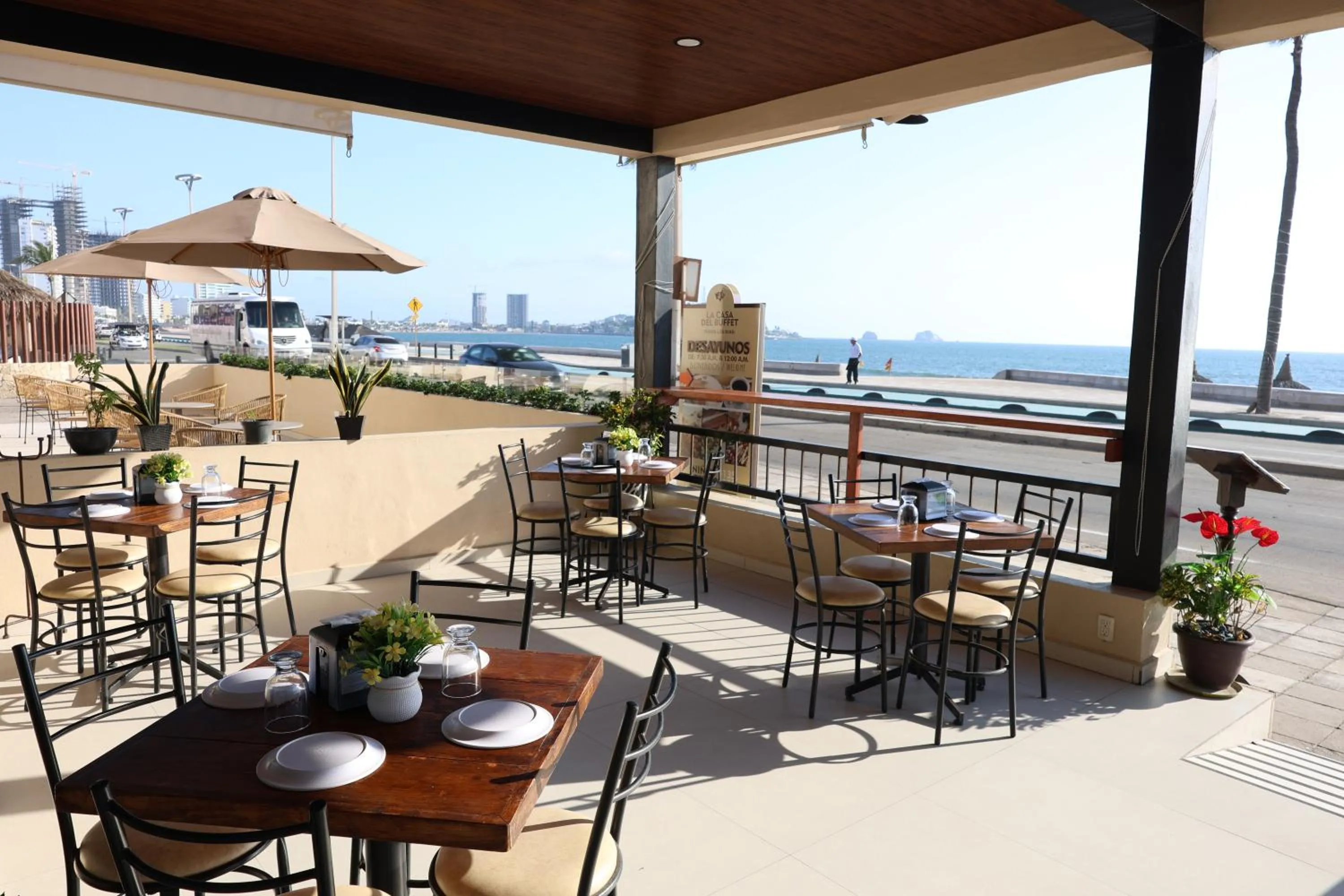 Restaurant/places to eat in Hotel Sands Arenas