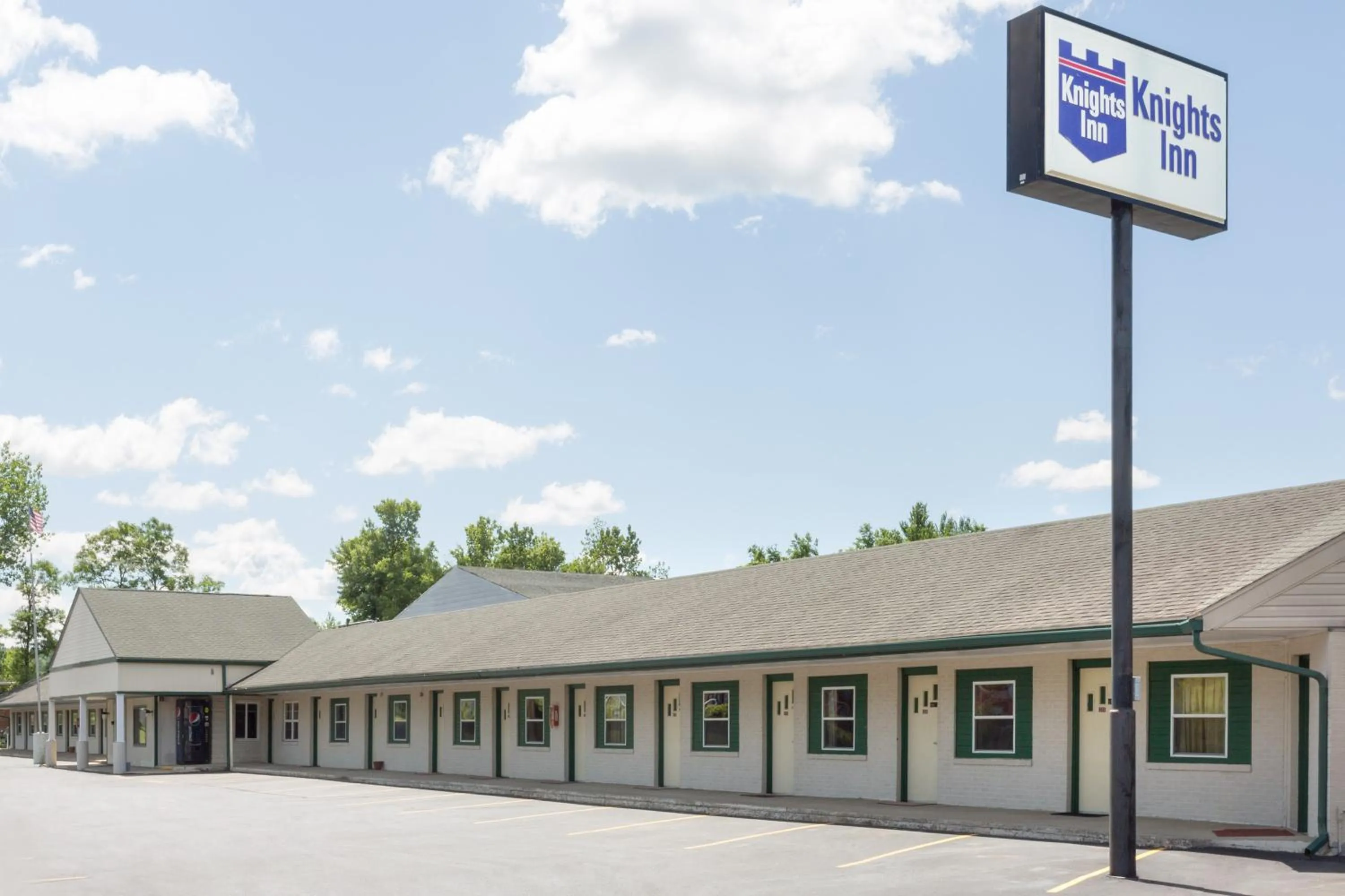 Property Building in Knights Inn Athens