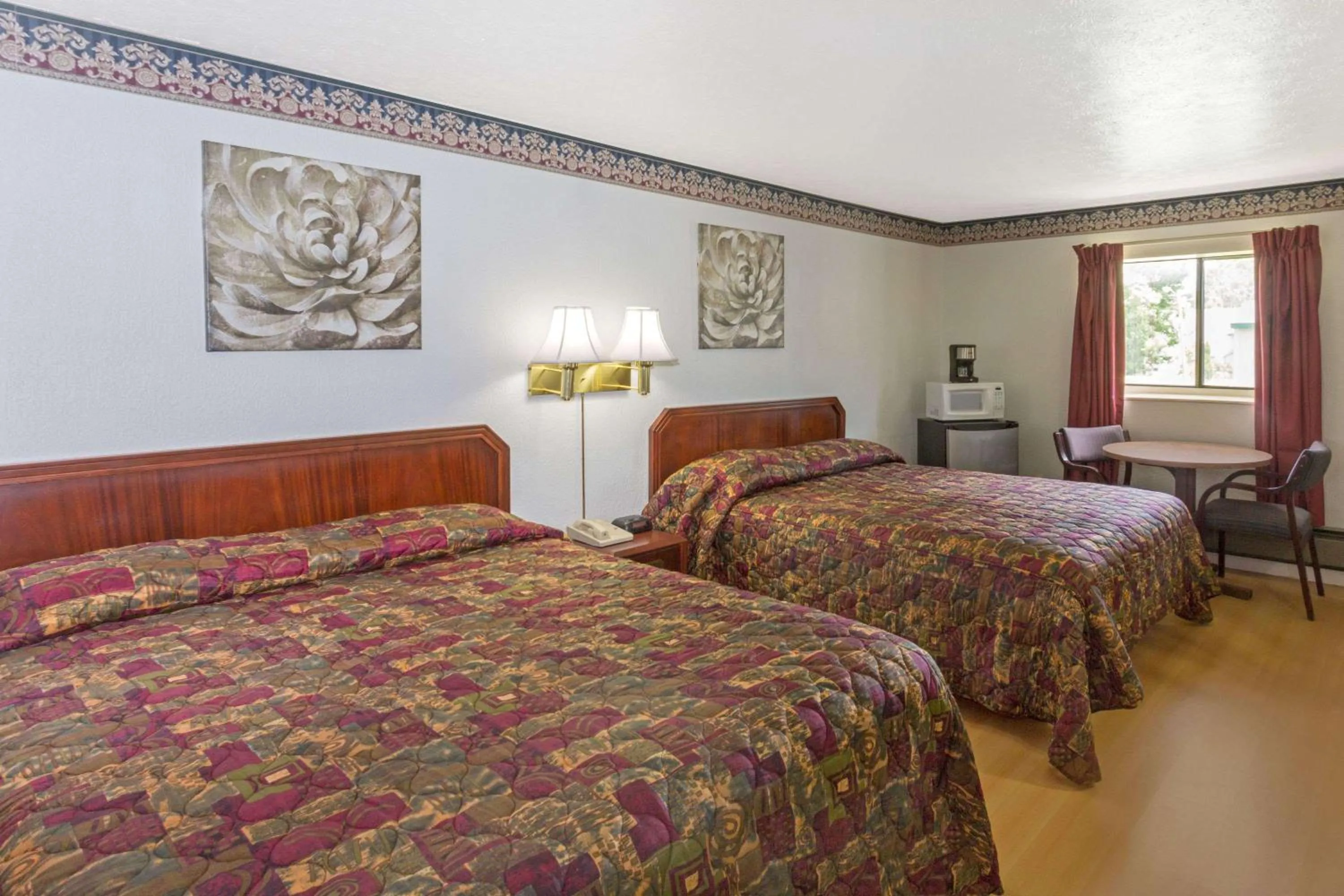 Photo of the whole room in Knights Inn Athens