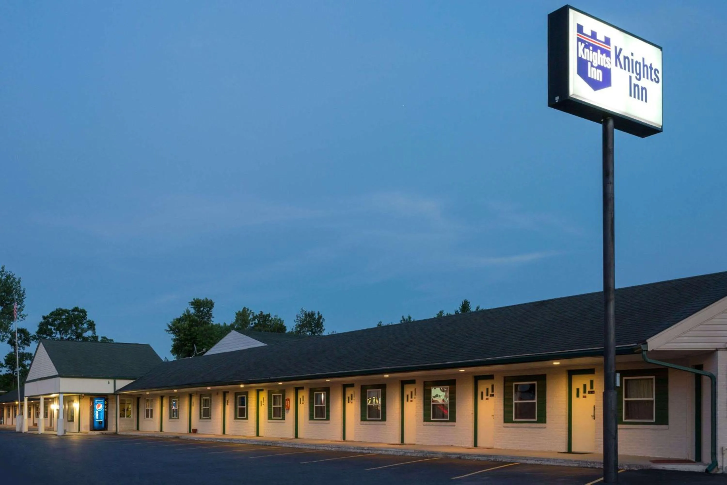 Property Building in Knights Inn Athens