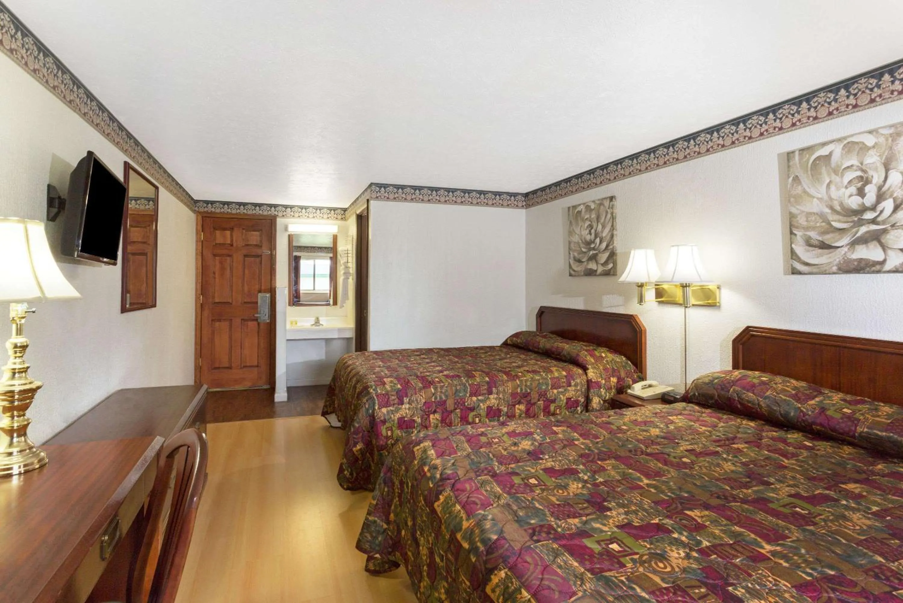 Photo of the whole room in Knights Inn Athens