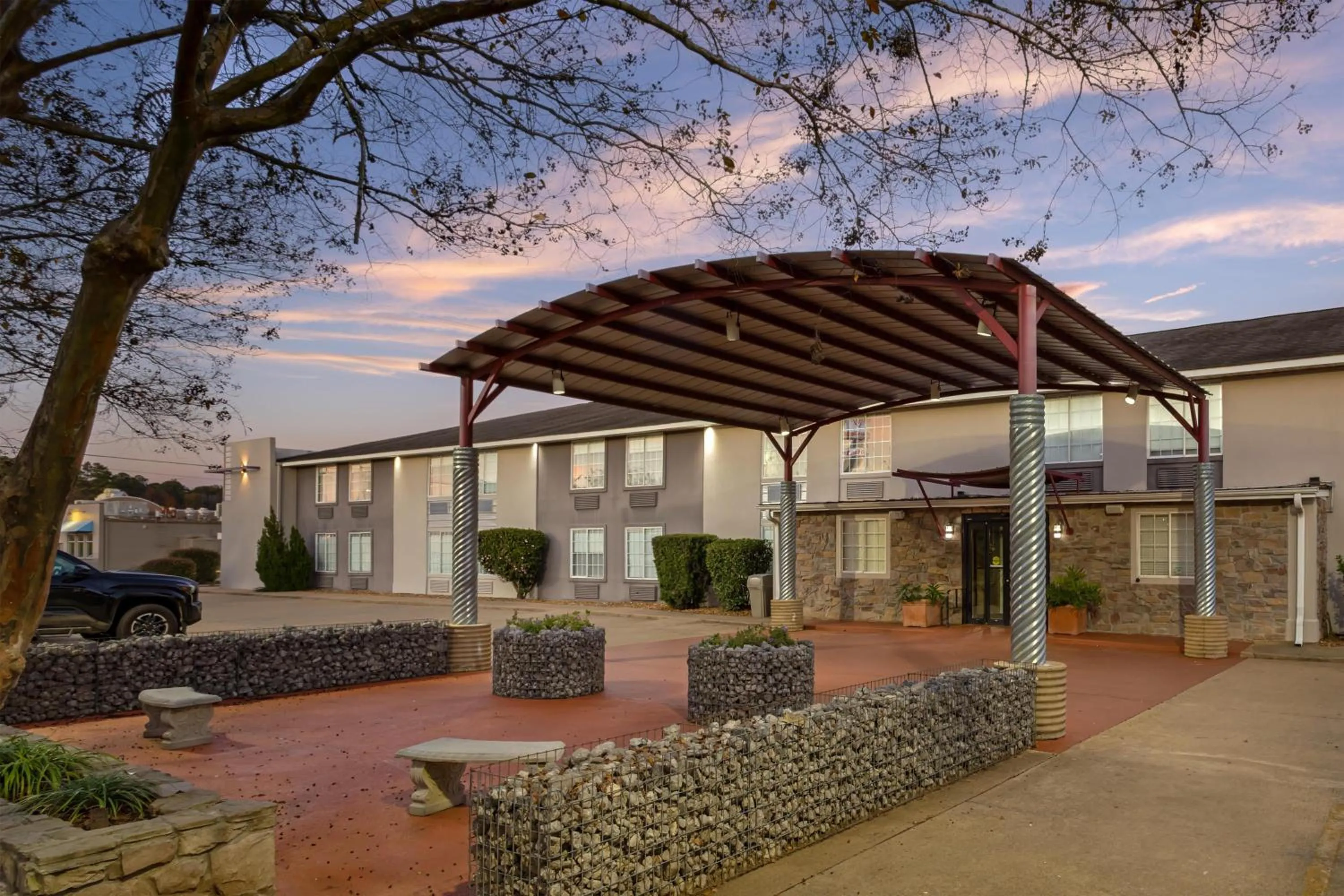 Property building in Best Western Natchitoches Inn