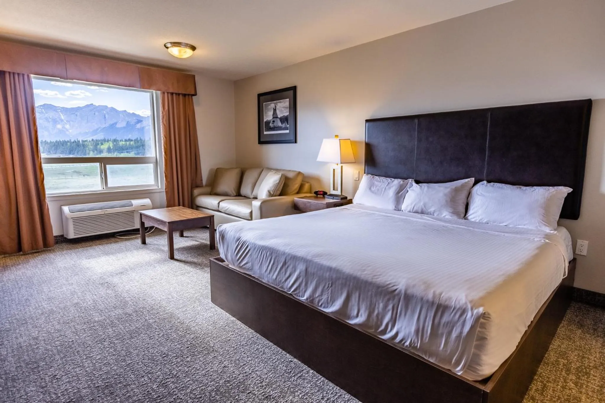 Bedroom, Bed in Stoney Nakoda Resort & Casino