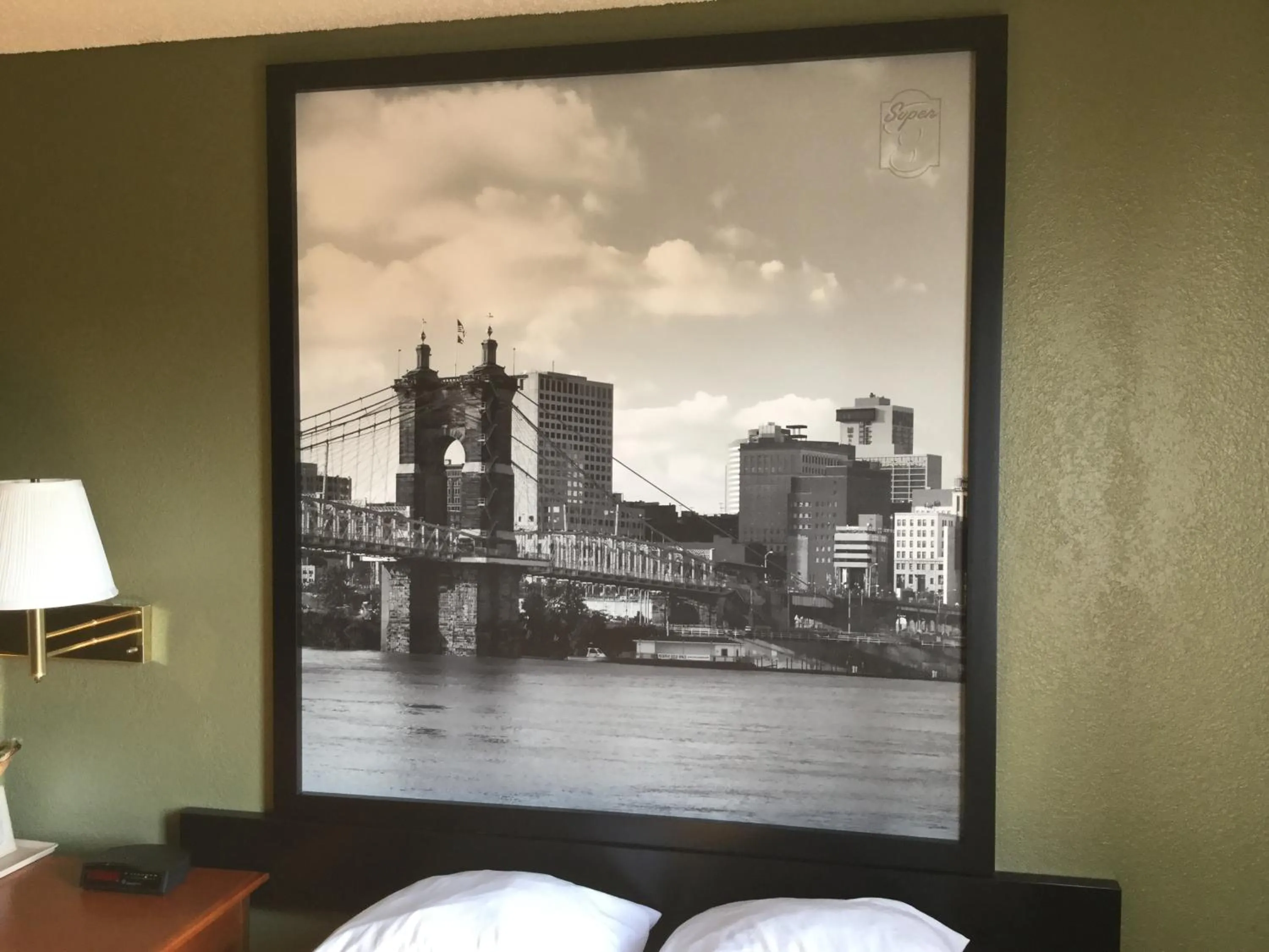 Bedroom, Bed in Super 8 by Wyndham Youngstown/Austintown