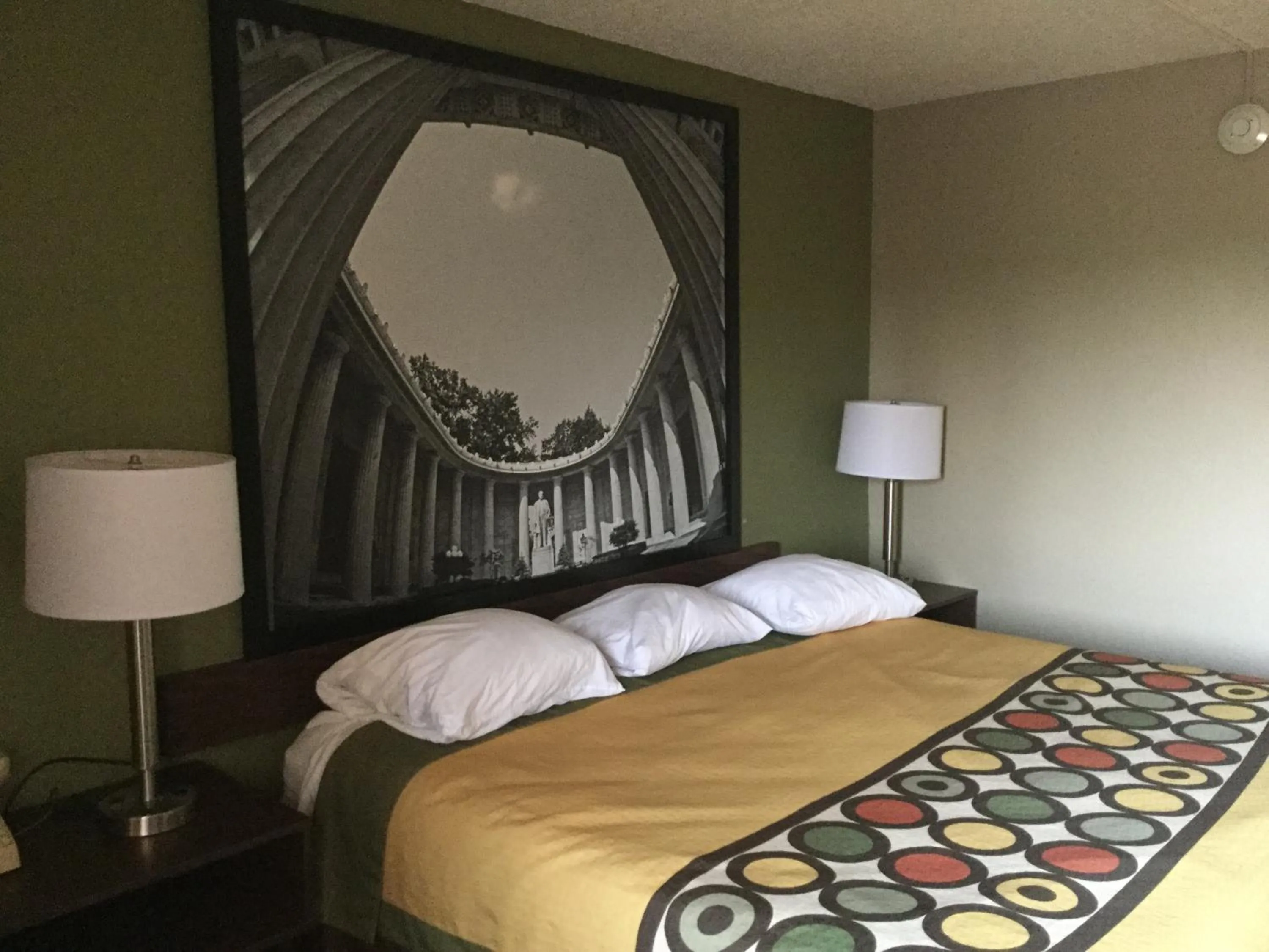 Bed in Super 8 by Wyndham Youngstown/Austintown