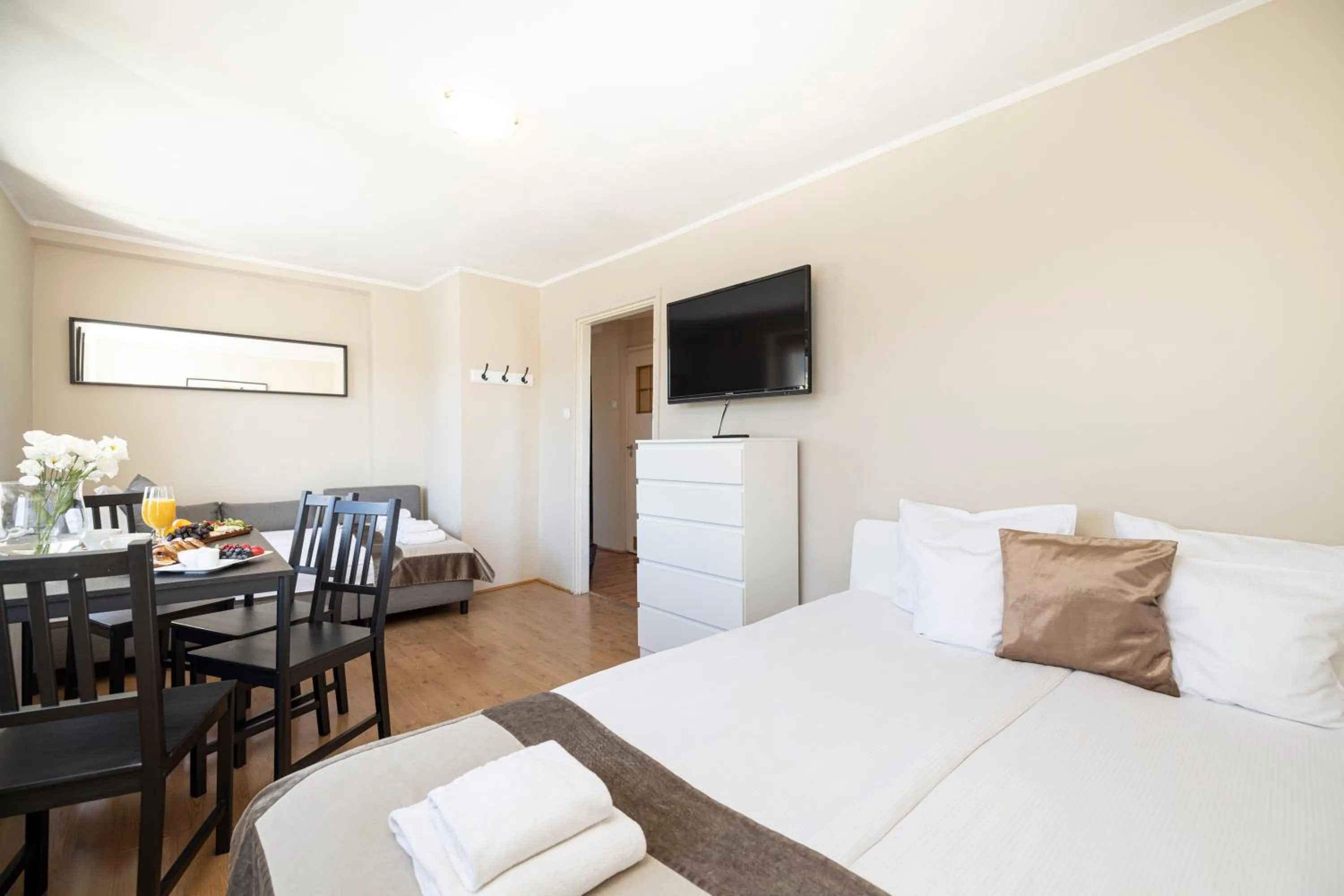 Communal lounge/ TV room, Bed in Riviera Residence Apartments