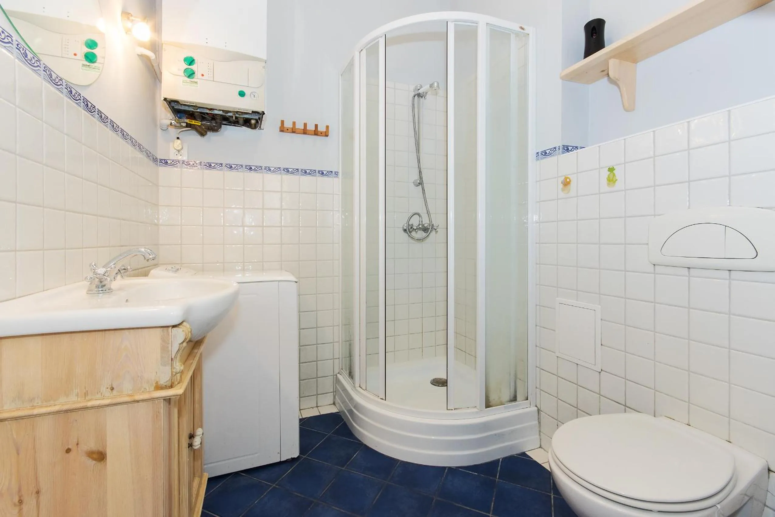 Shower in Riviera Residence Apartments