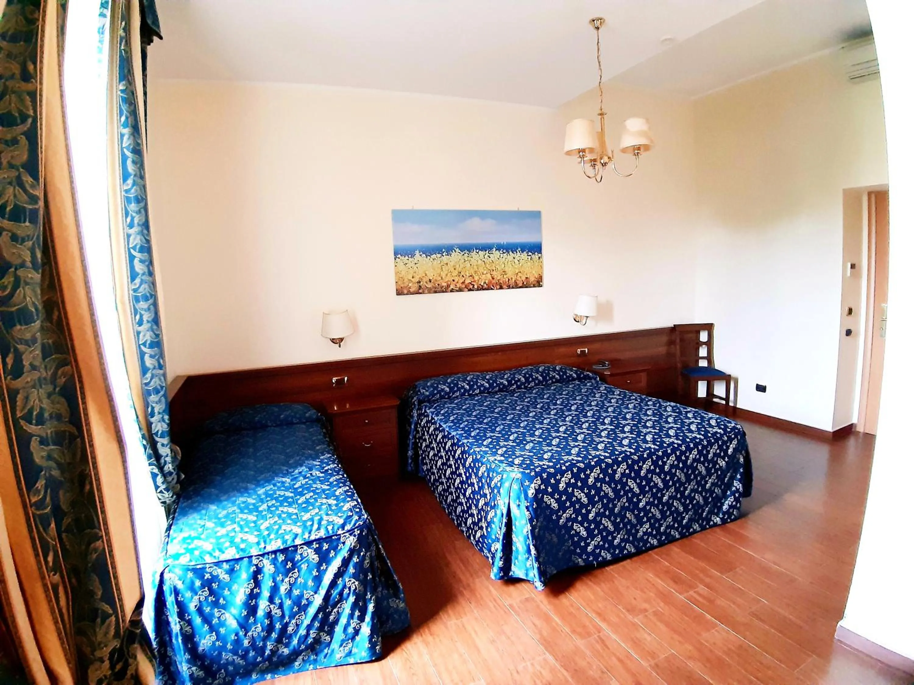 Photo of the whole room, Bed in Colosseo Roma