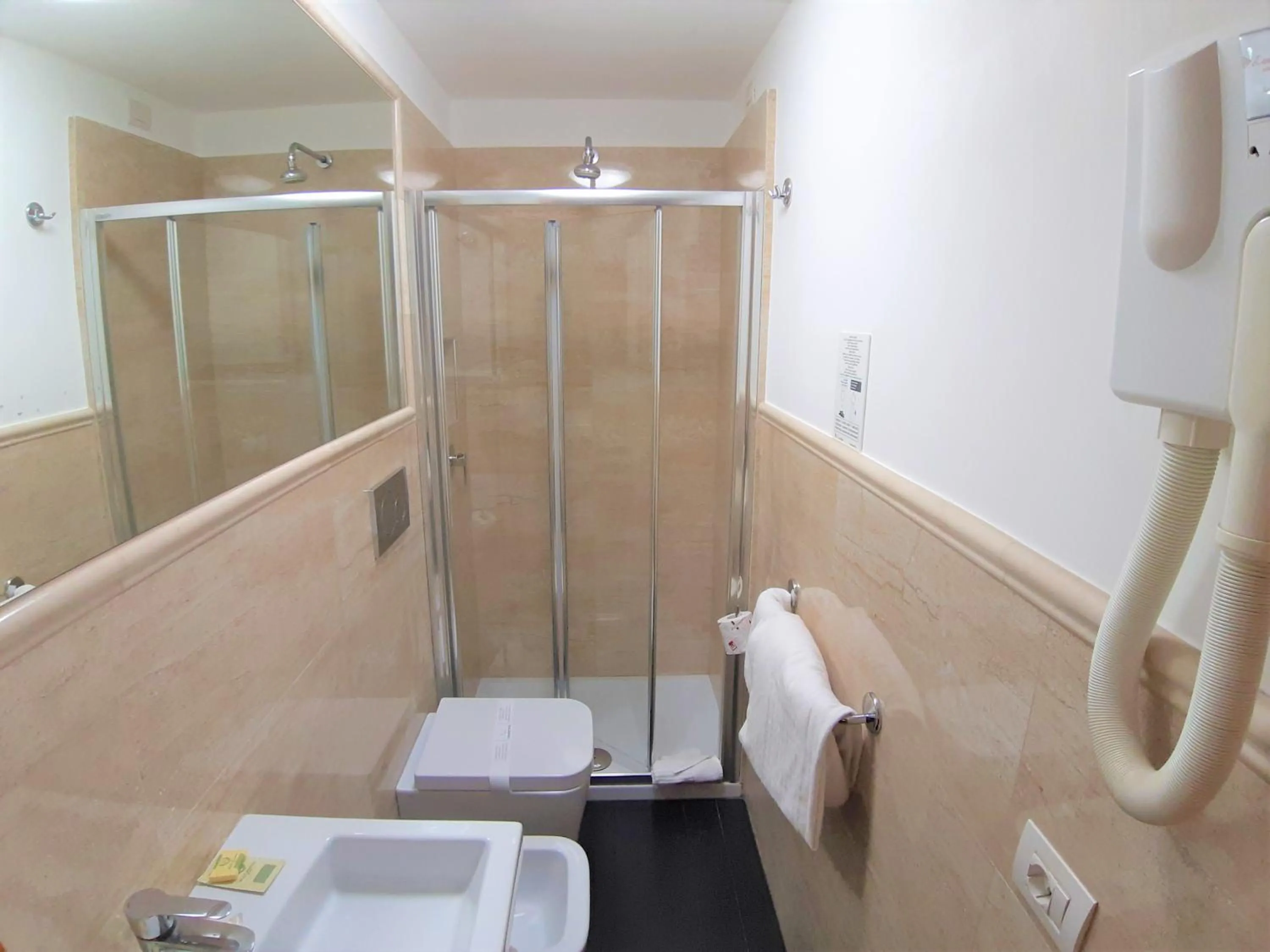 Bathroom in Colosseo Roma