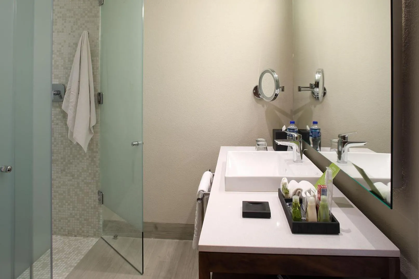 Bathroom in Emporio Cancun - Buy All Inclusive Option