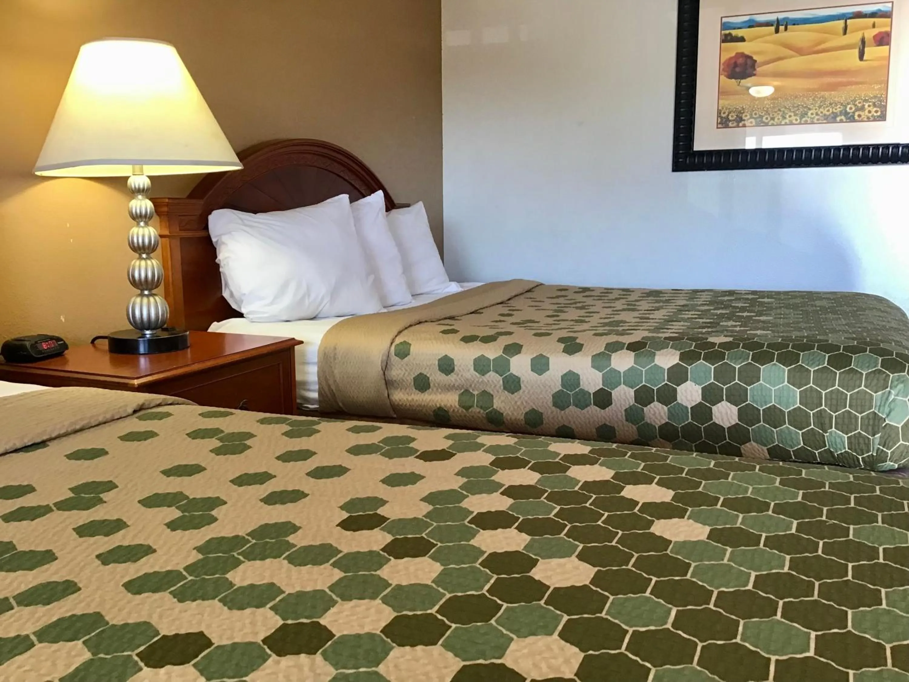 Photo of the whole room, Bed in SilverStone Lite